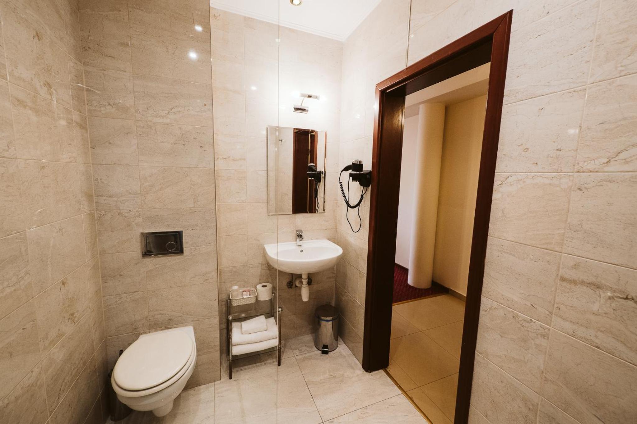 Budget Double Room photo 3