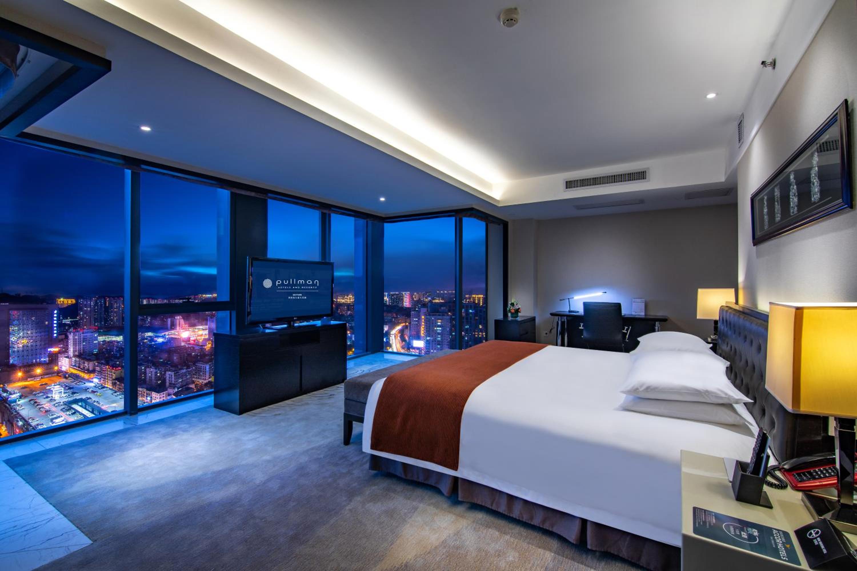 Deluxe Suite - Photo 1