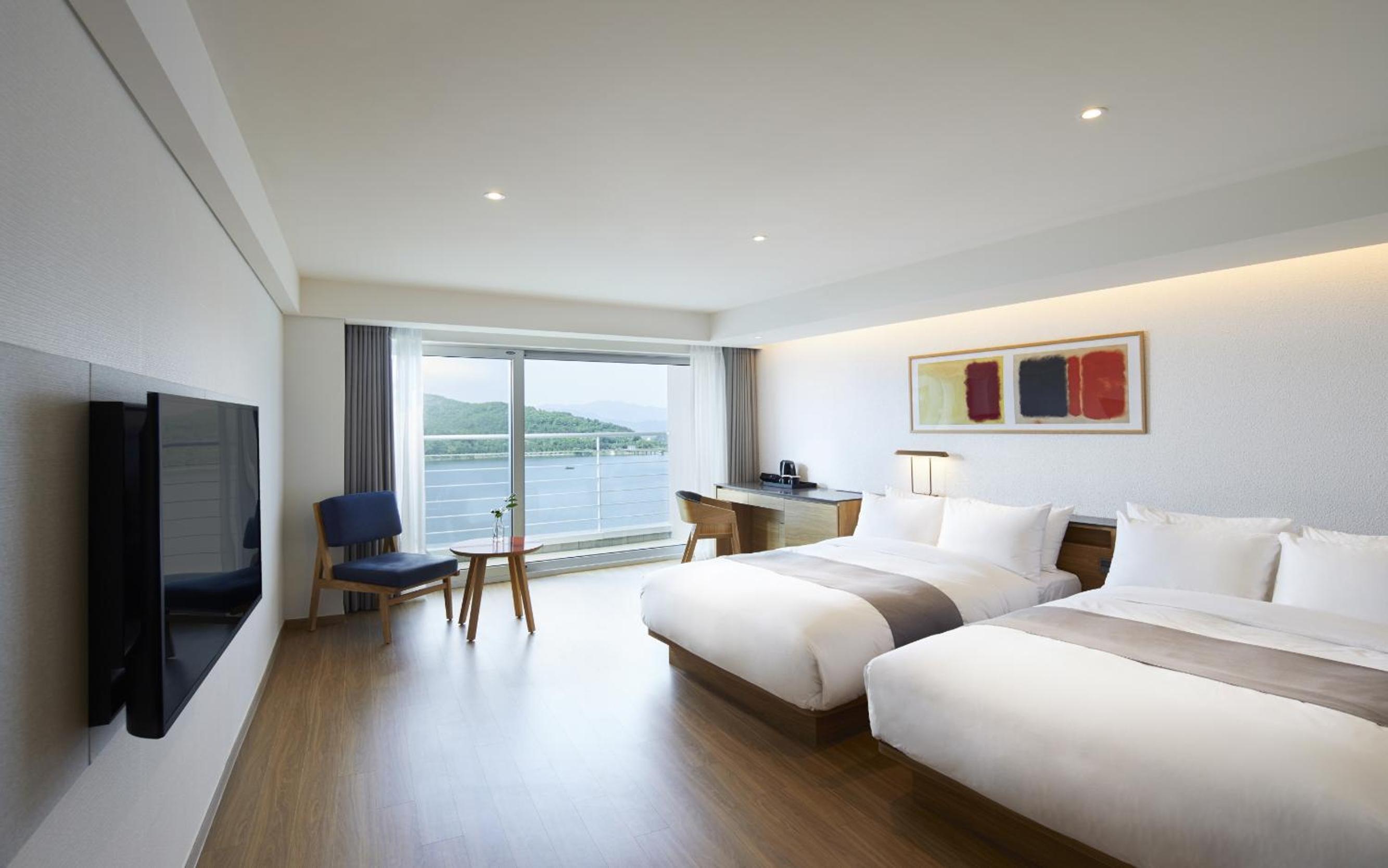 Family Room with Lake View - Photo 1