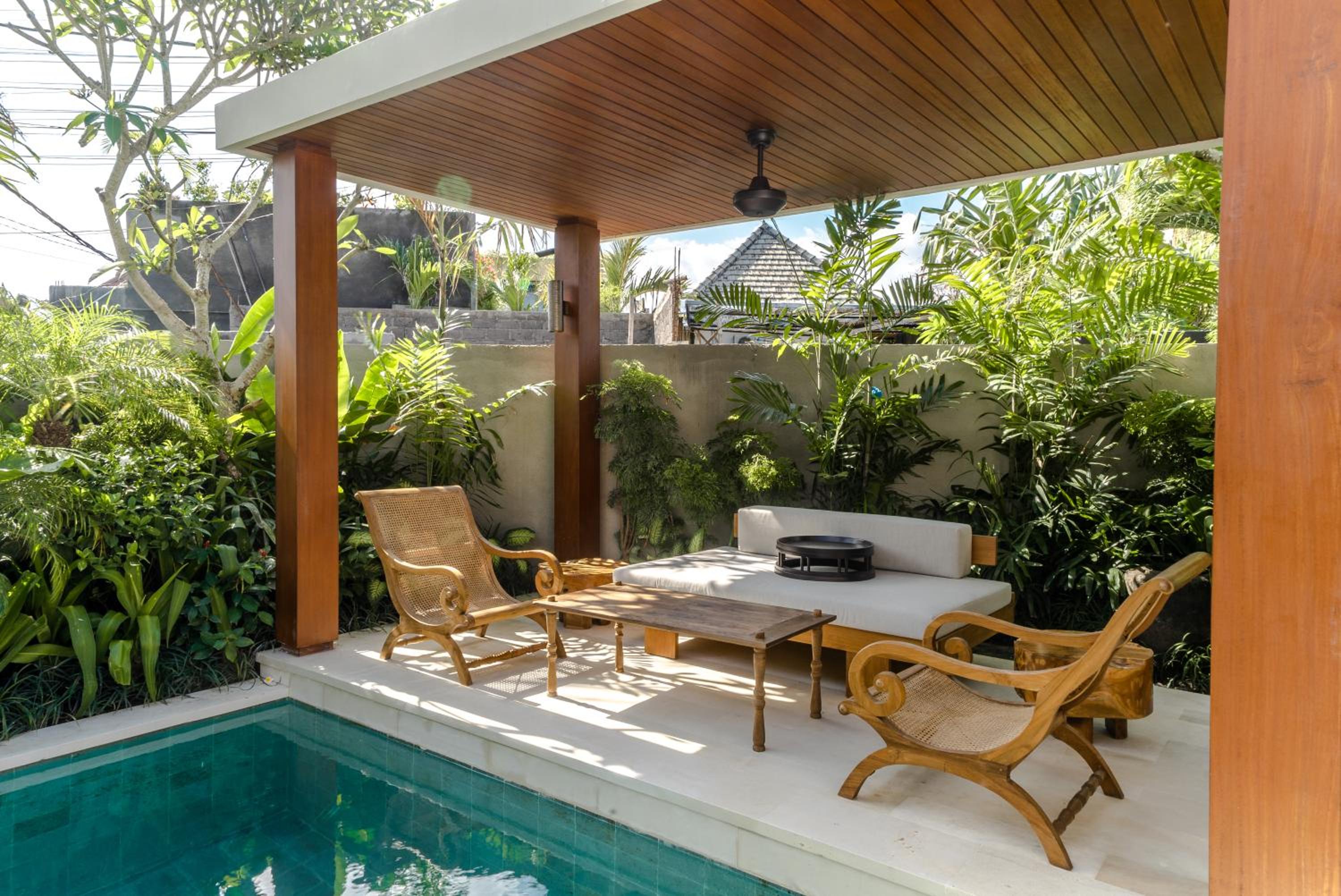Five-Bedroom Villa with Private Pool - Photo 25