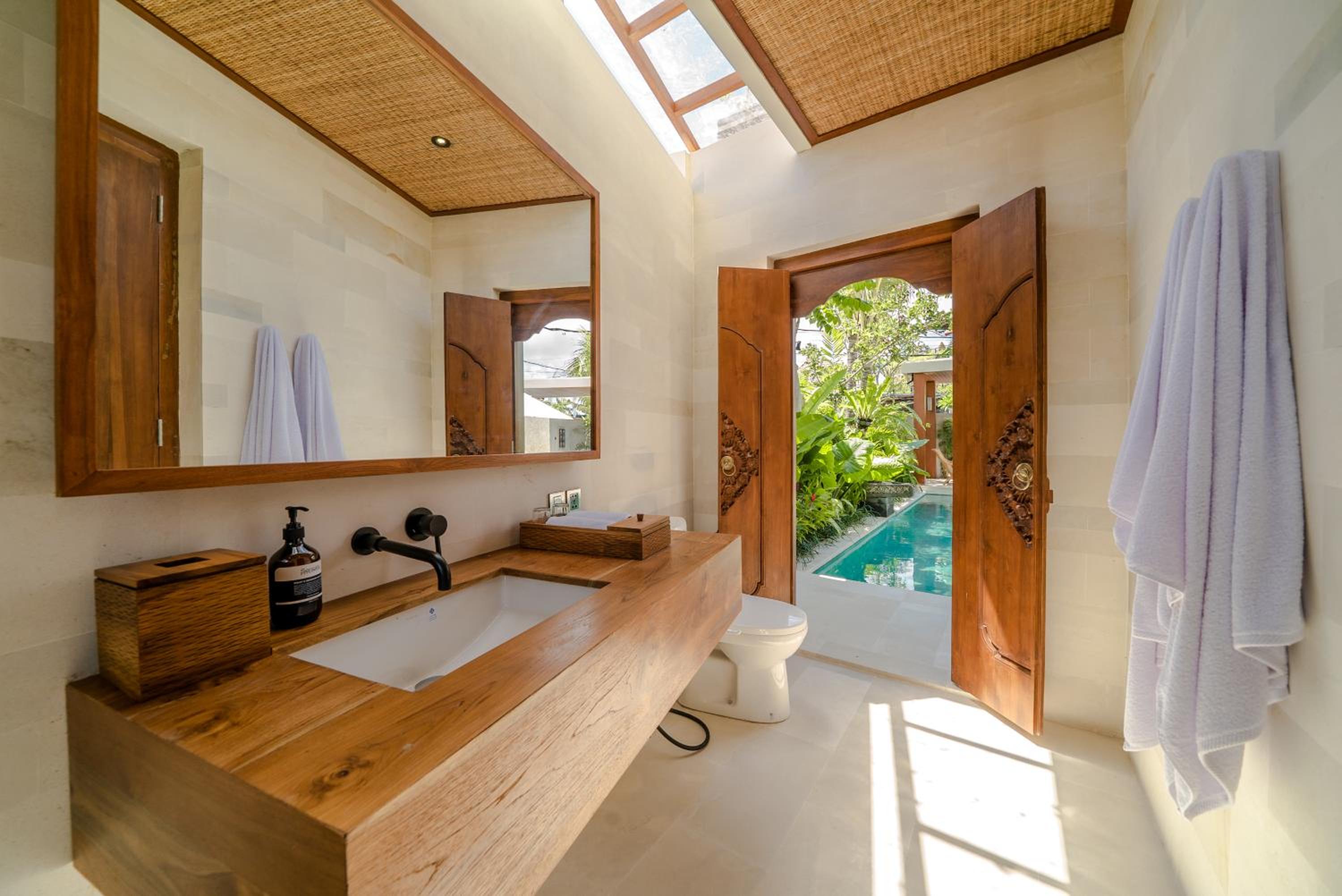 Five-Bedroom Villa with Private Pool - Photo 24