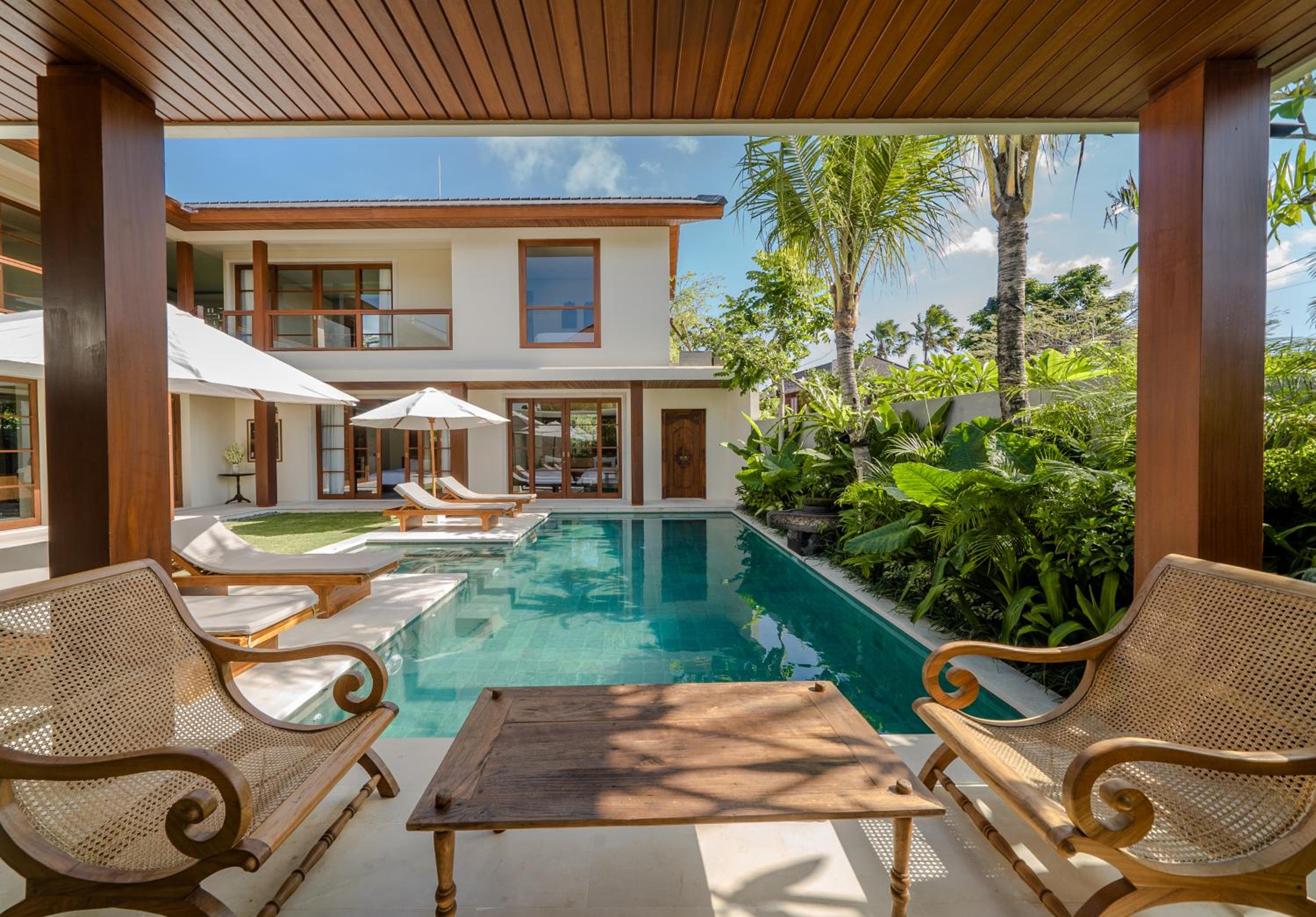Five-Bedroom Villa with Private Pool - Photo 13