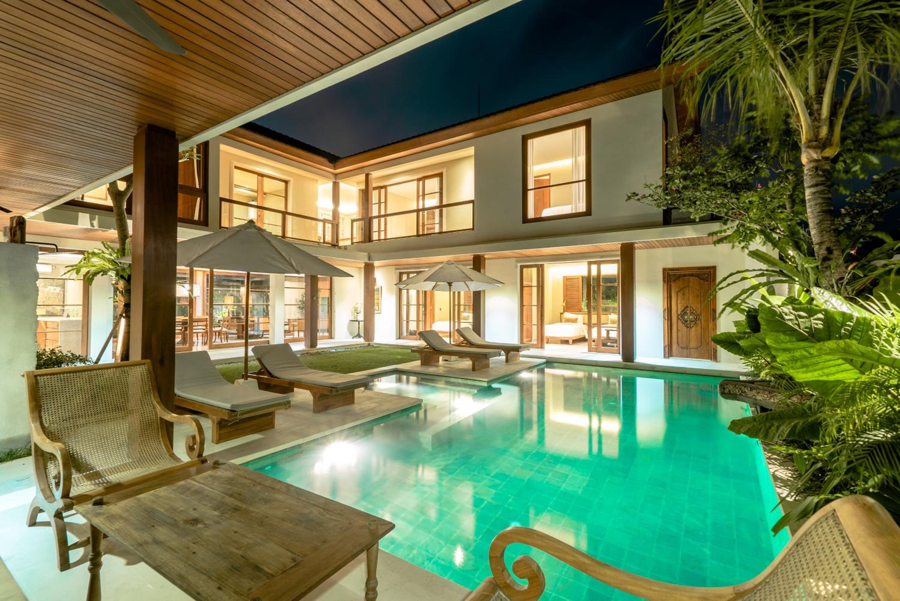Five-Bedroom Villa with Private Pool - Photo 11