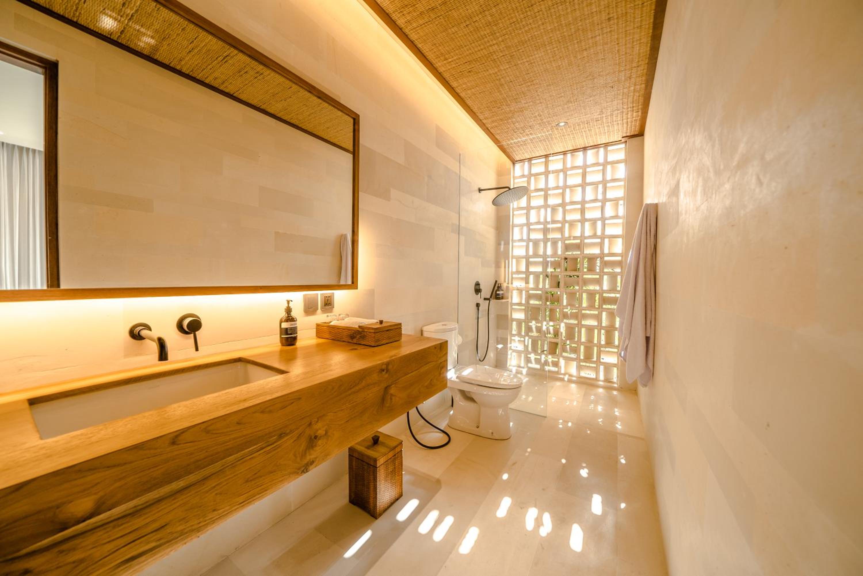 Five-Bedroom Villa with Private Pool - Photo 10