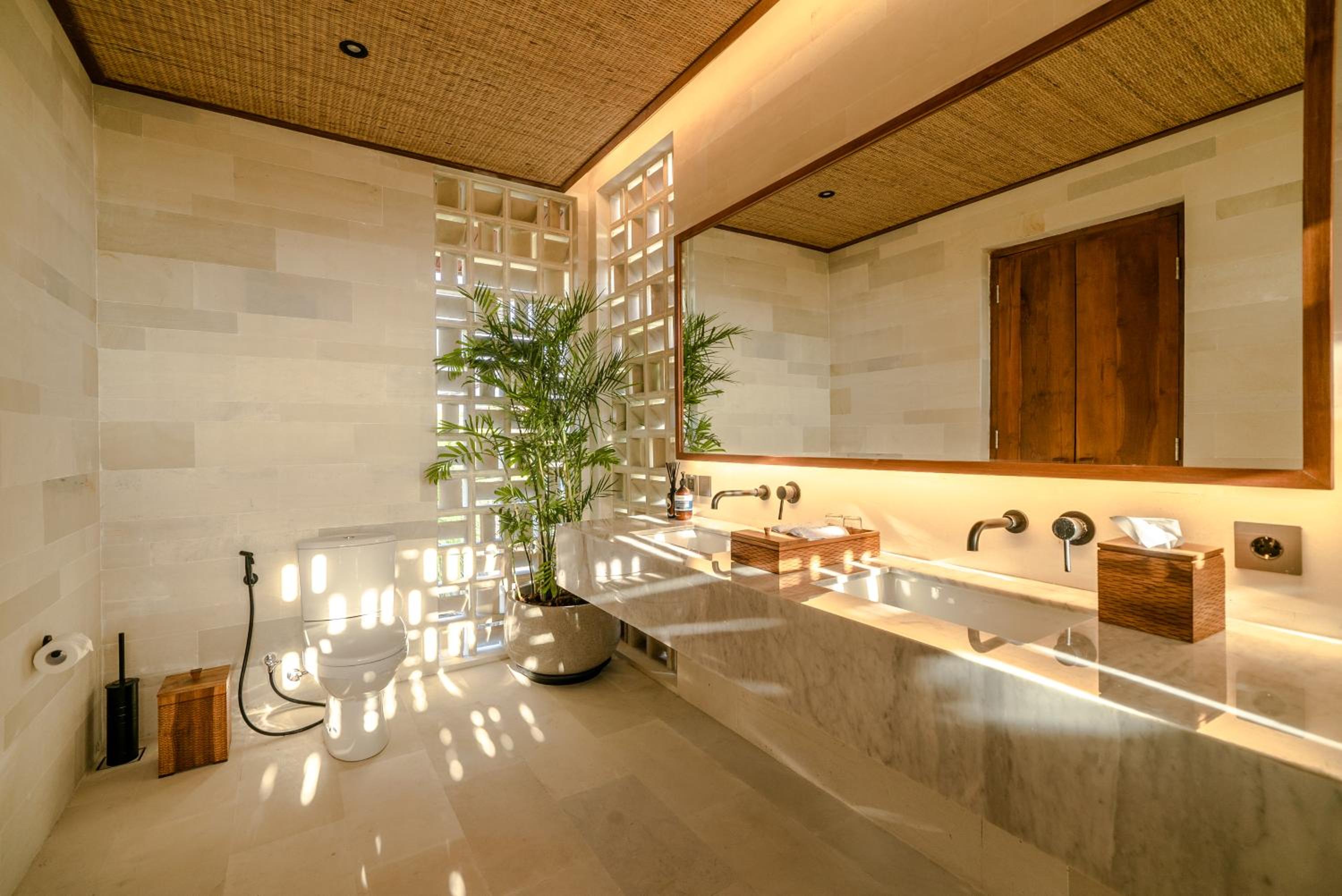 Five-Bedroom Villa with Private Pool - Photo 7