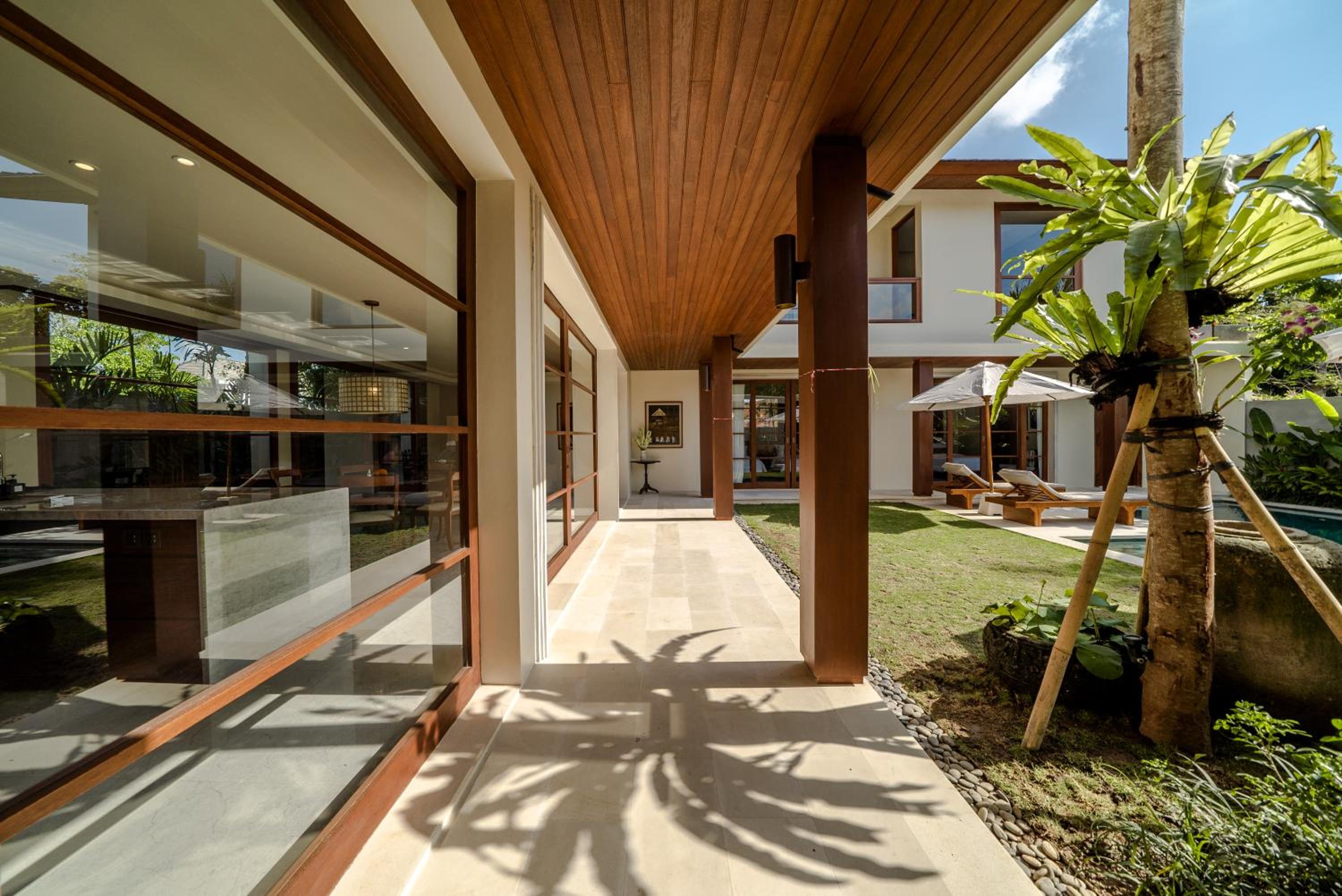 Five-Bedroom Villa with Private Pool - Photo 26
