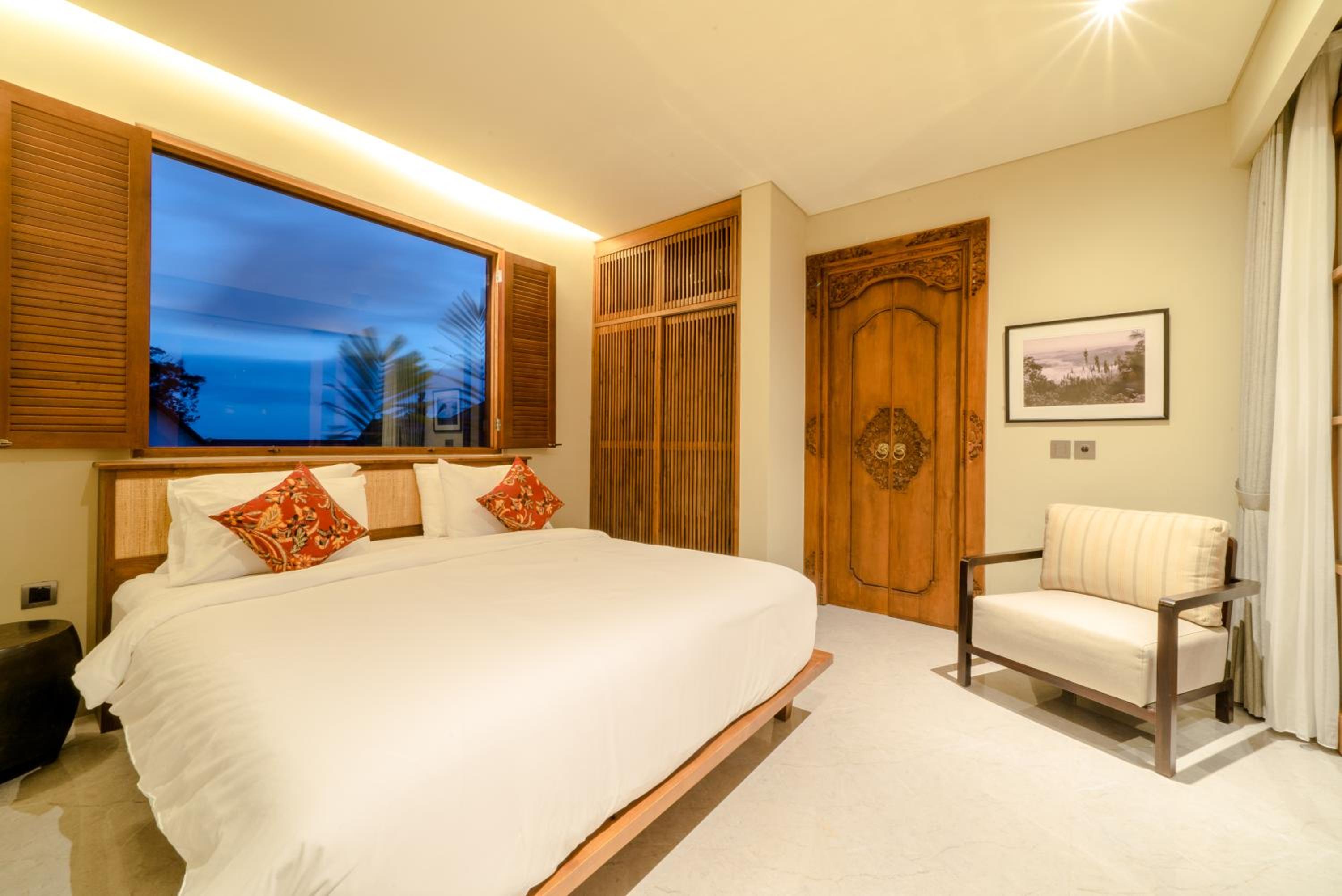 Five-Bedroom Villa with Private Pool - Photo 6