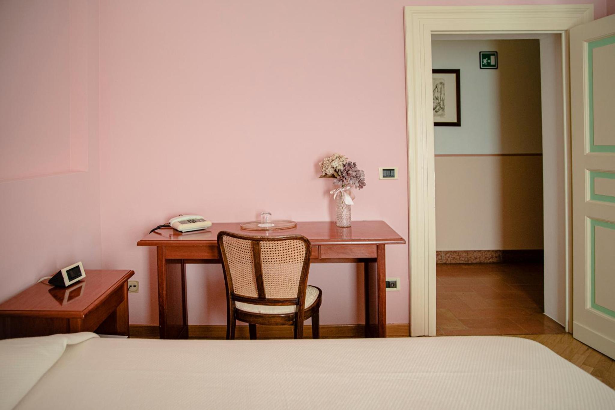 Large Single Room photo 1