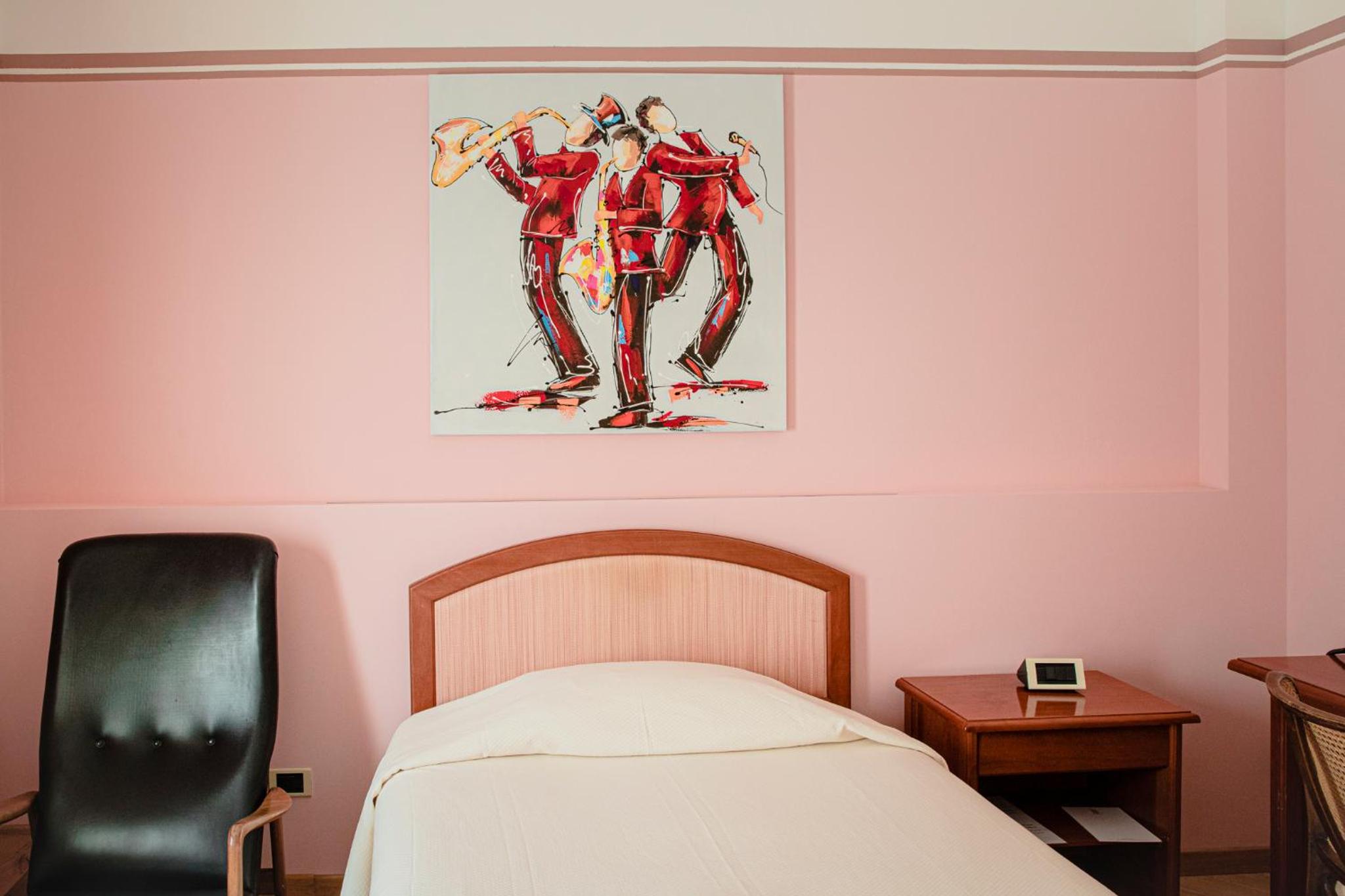 Large Single Room photo 3