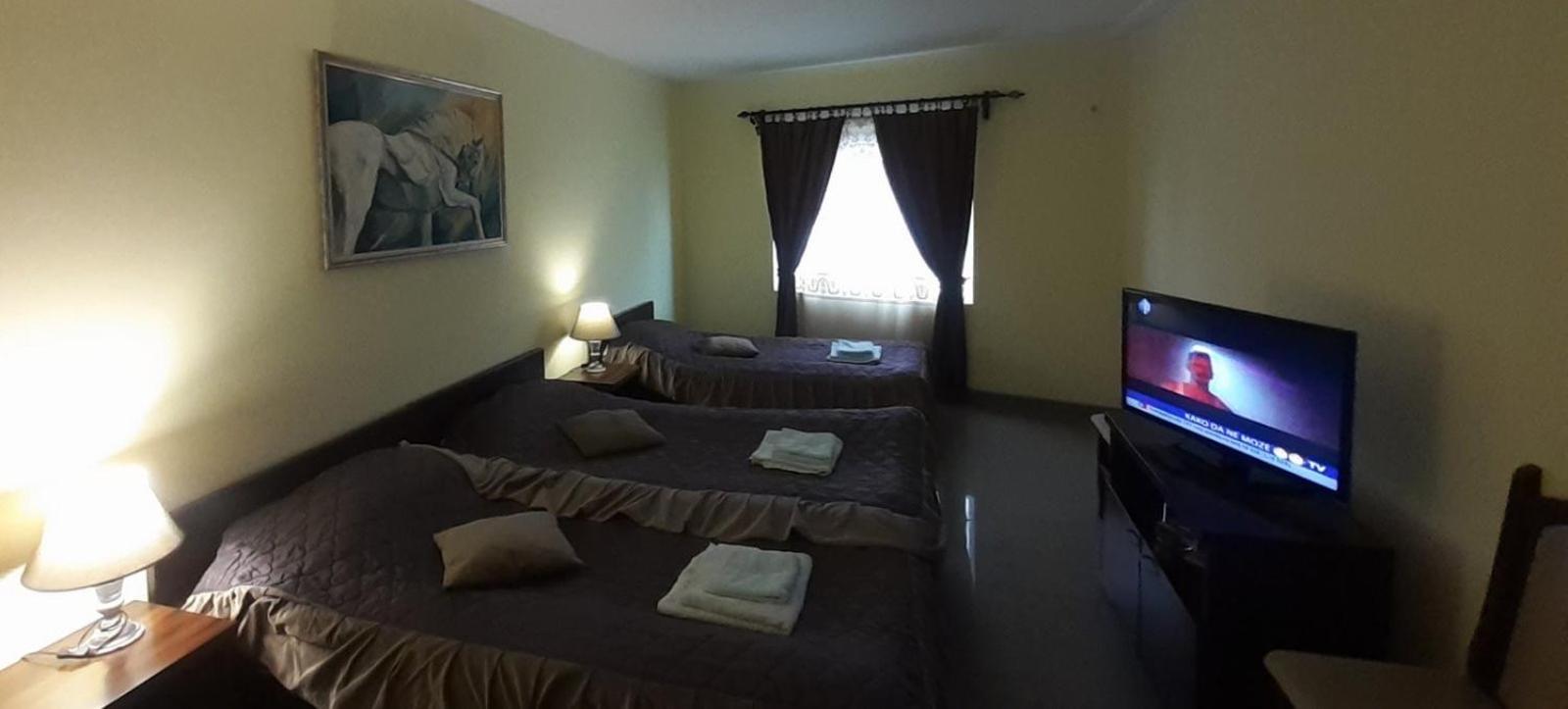 Economy Triple Room photo 1