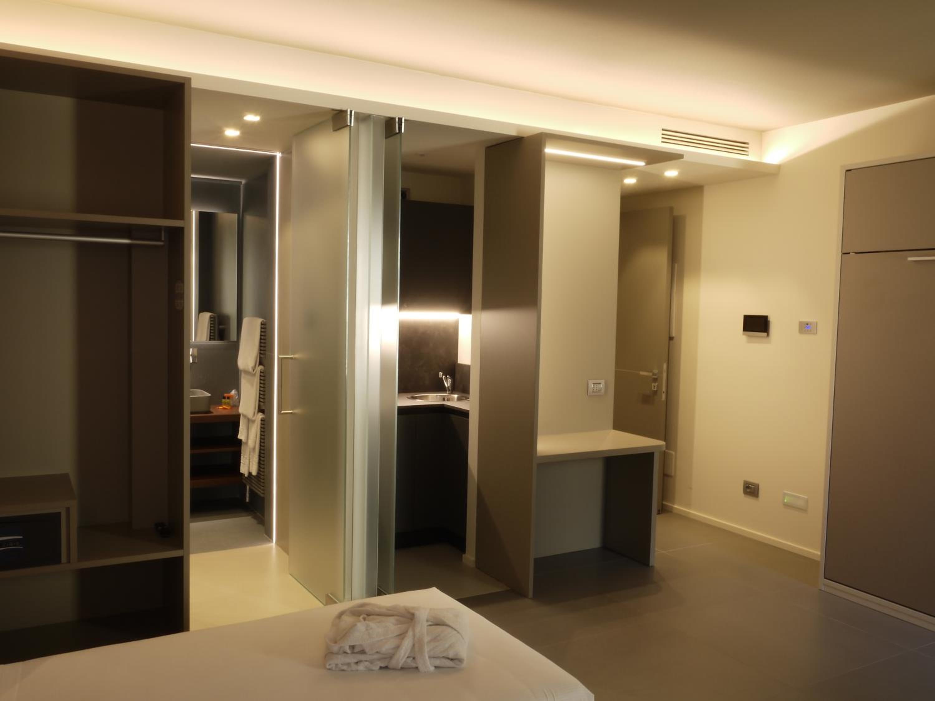 Quadruple Room - Photo 31
