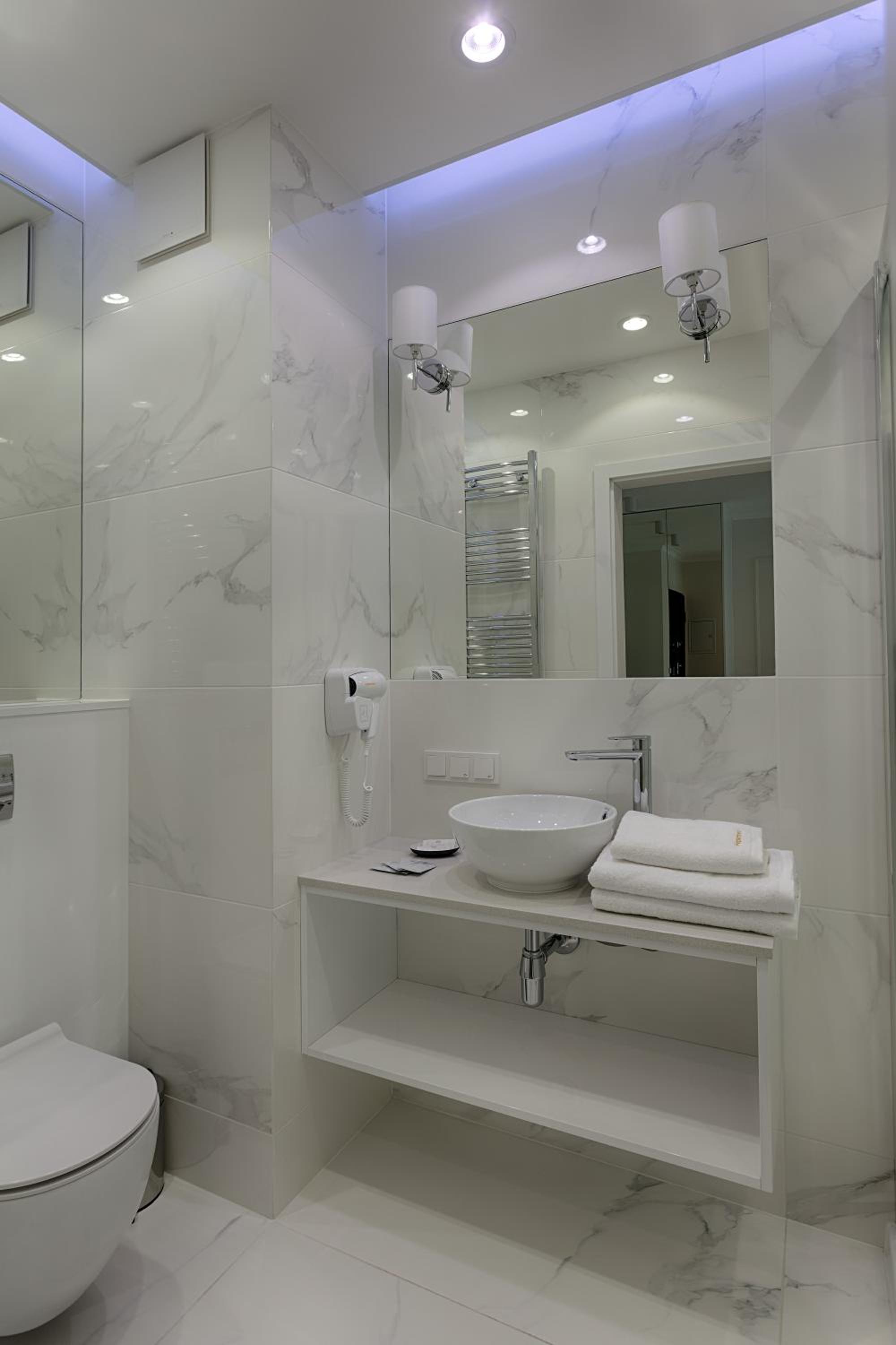 One-Bedroom Apartment - Photo 11