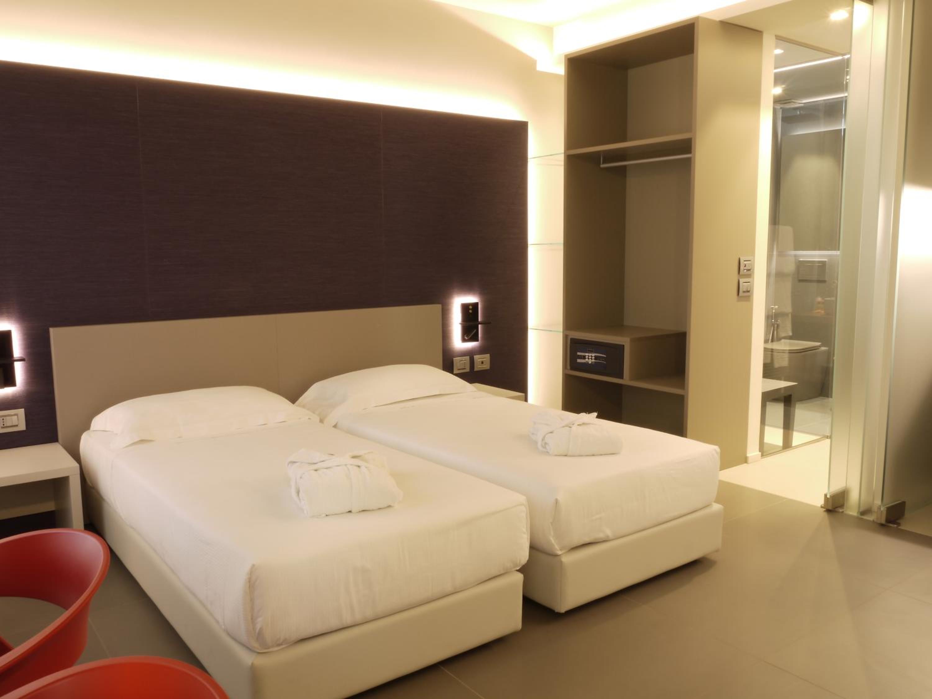 Quadruple Room - Photo 30