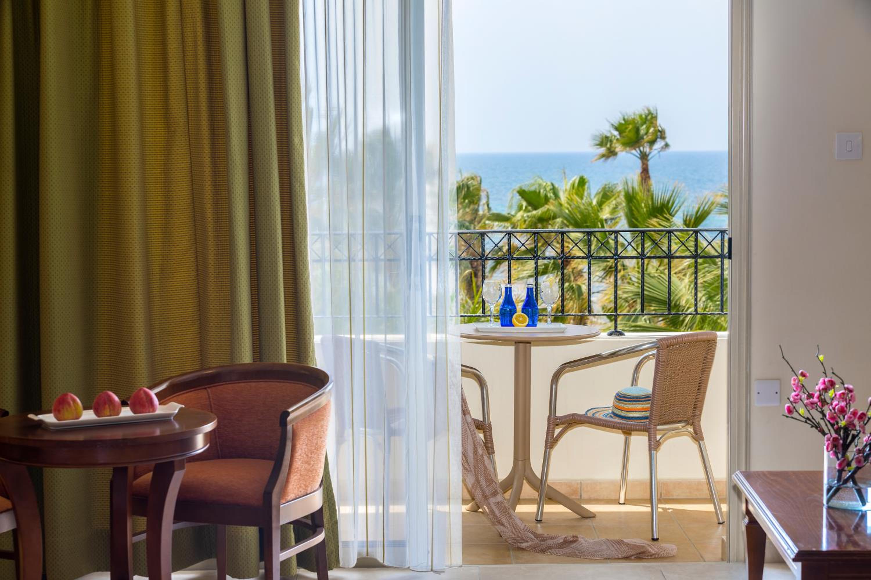Standard Double or Twin Room with Sea View - Photo 4