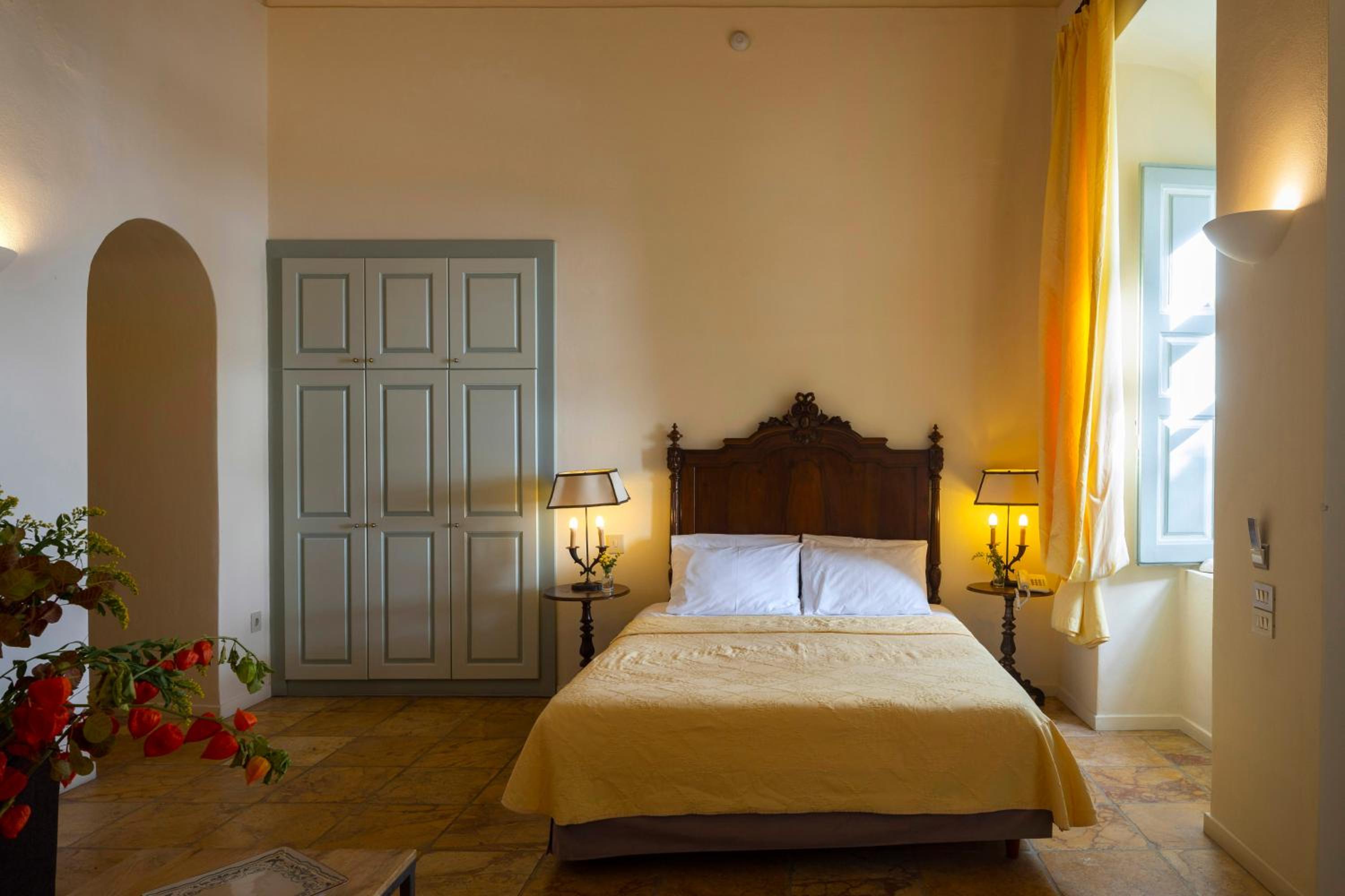 Queen Suite - Photo 5