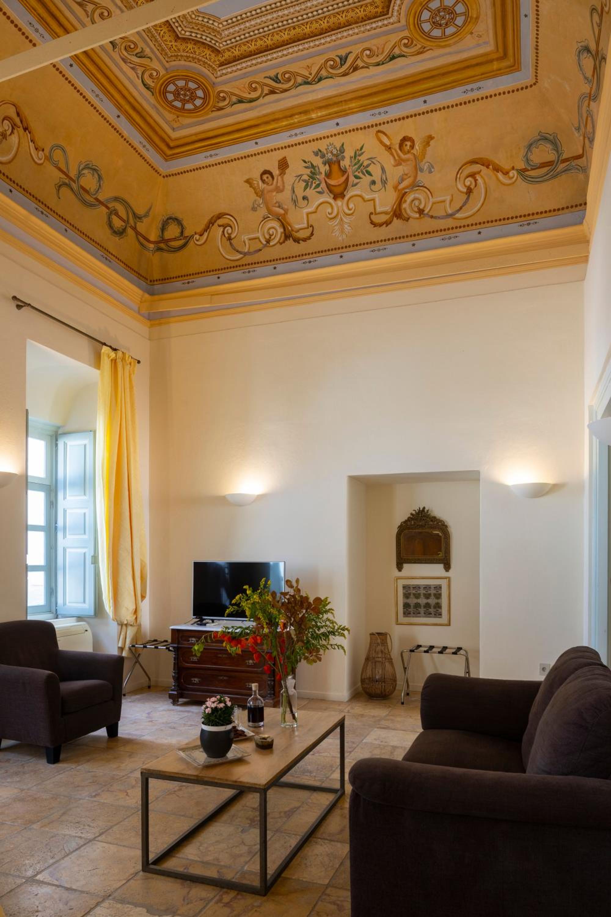 Queen Suite - Photo 4