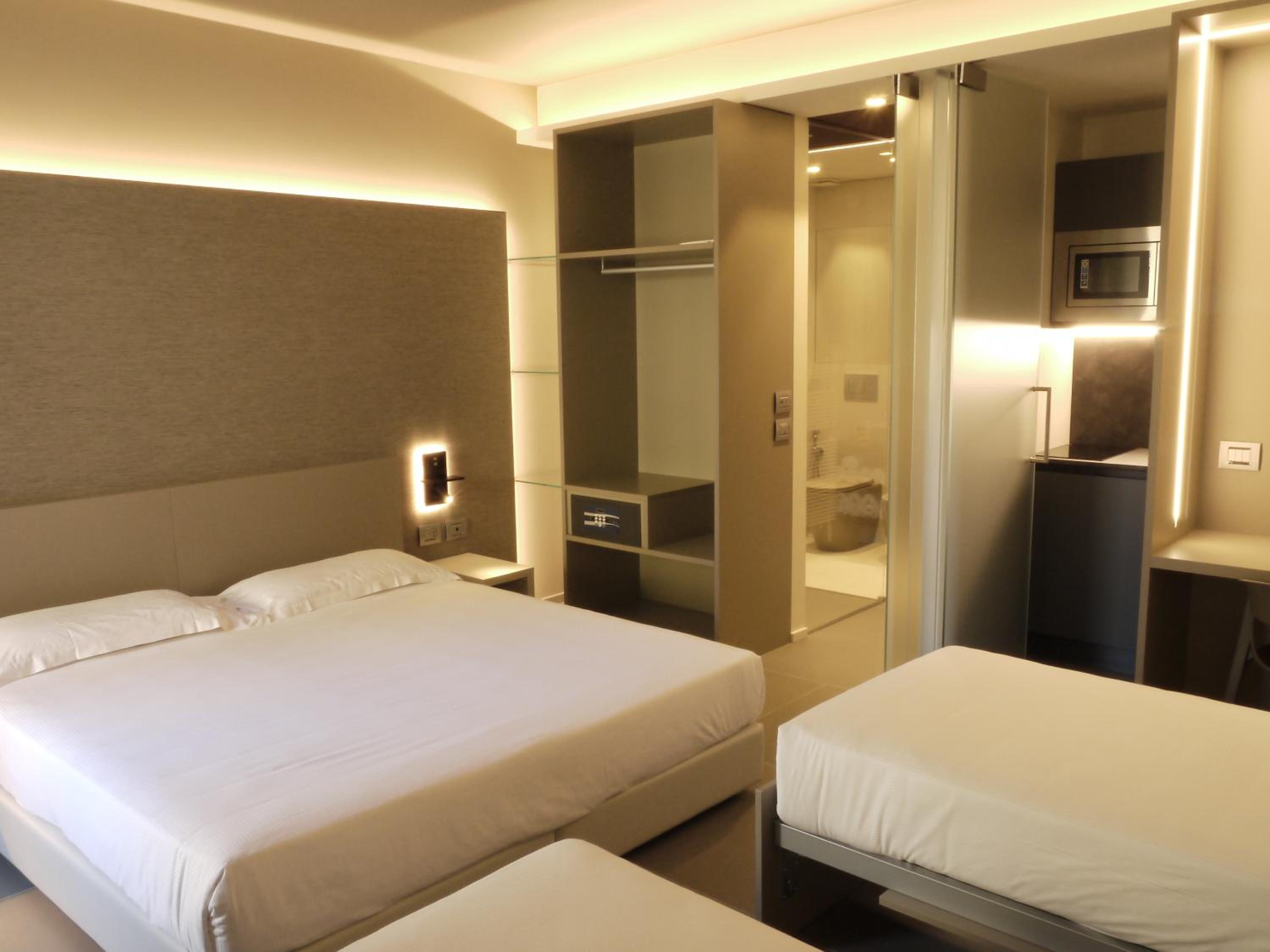 Quadruple Room - Photo 27