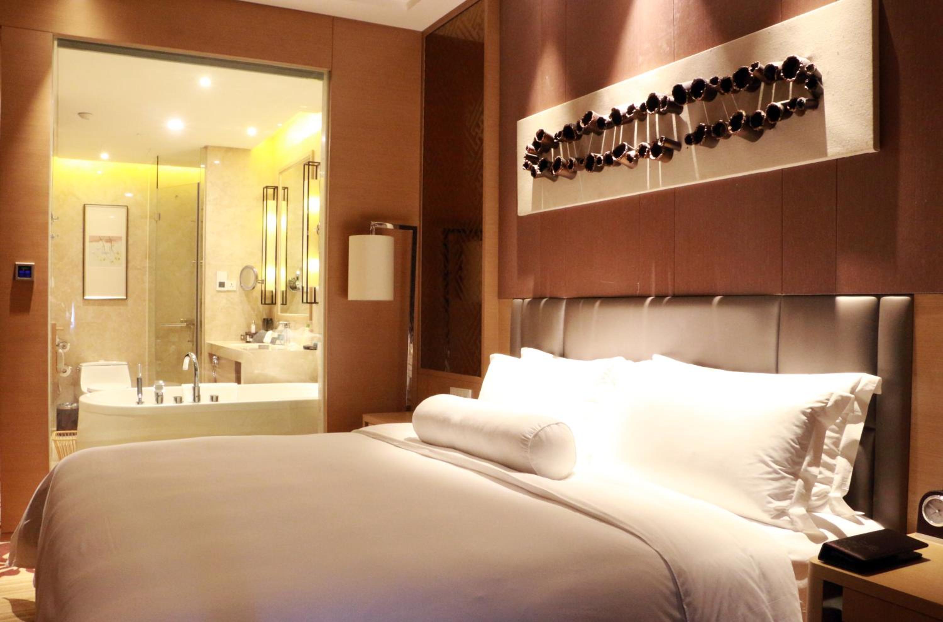 Deluxe King Room photo 1
