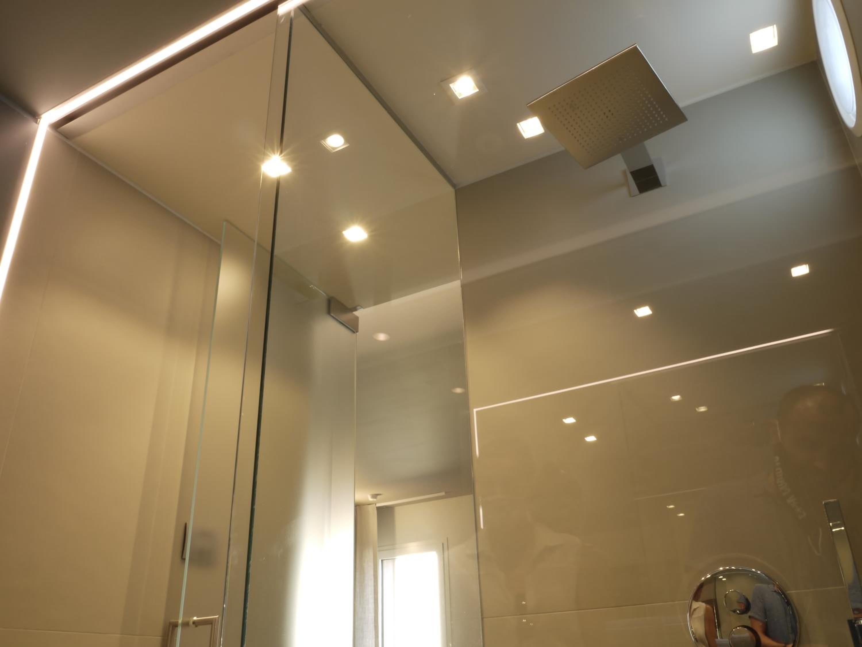 Quadruple Room - Photo 25