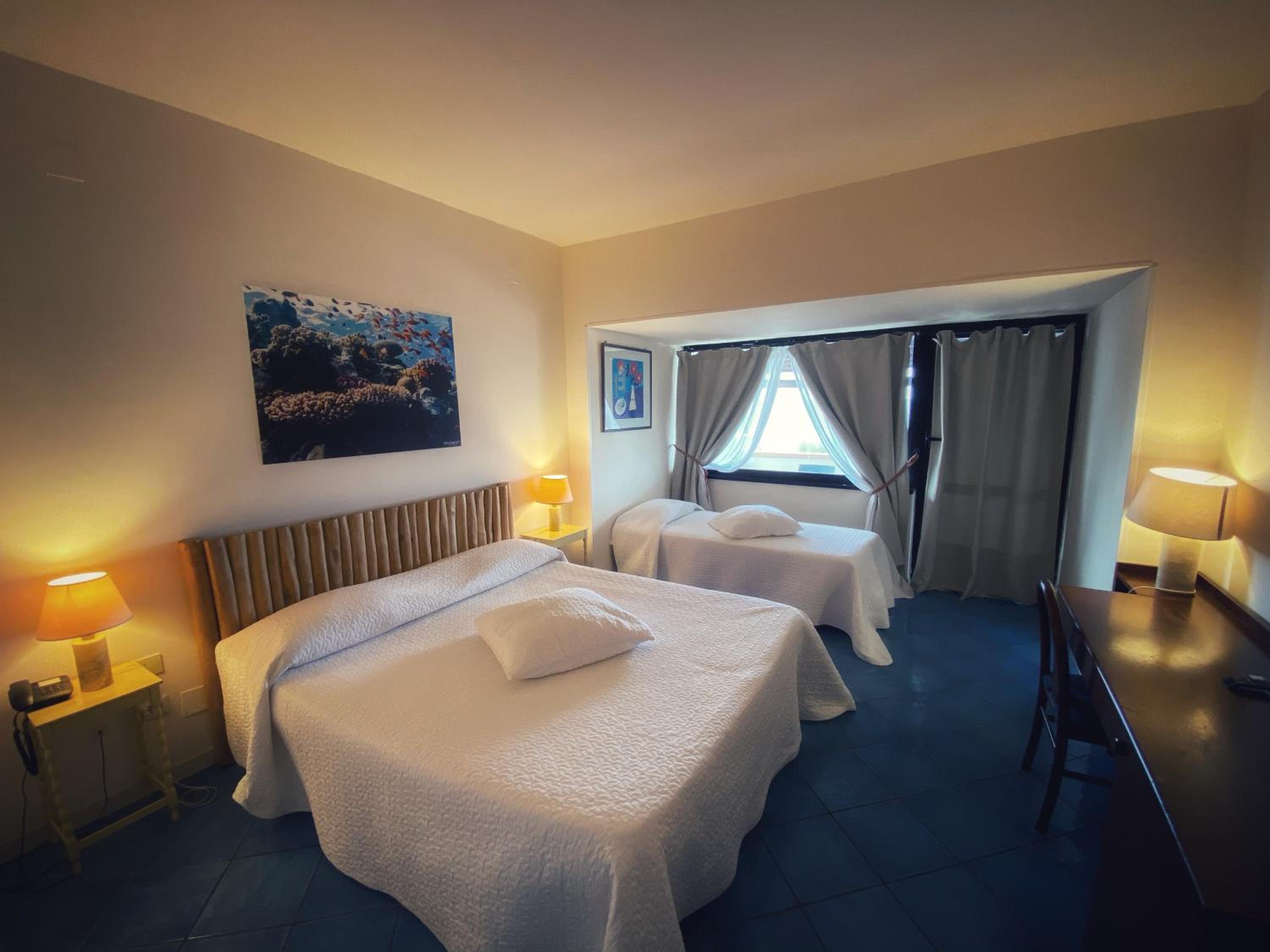 Superior Double or Twin Room with Sea View - Photo 1
