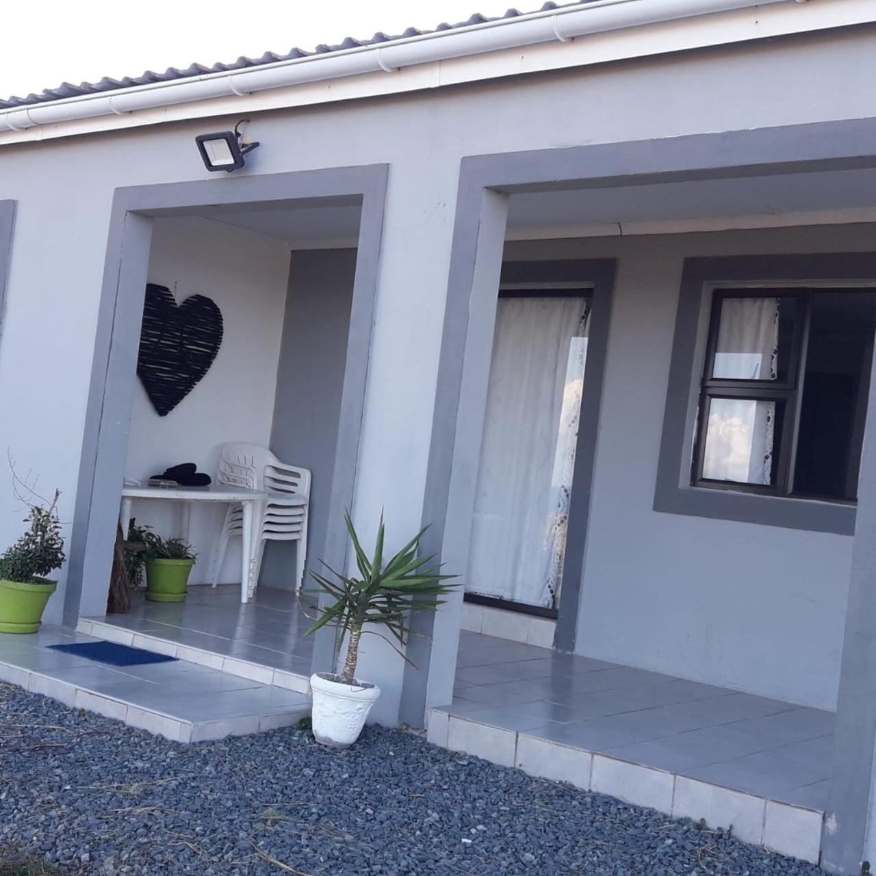 Two-Bedroom House - Photo 9