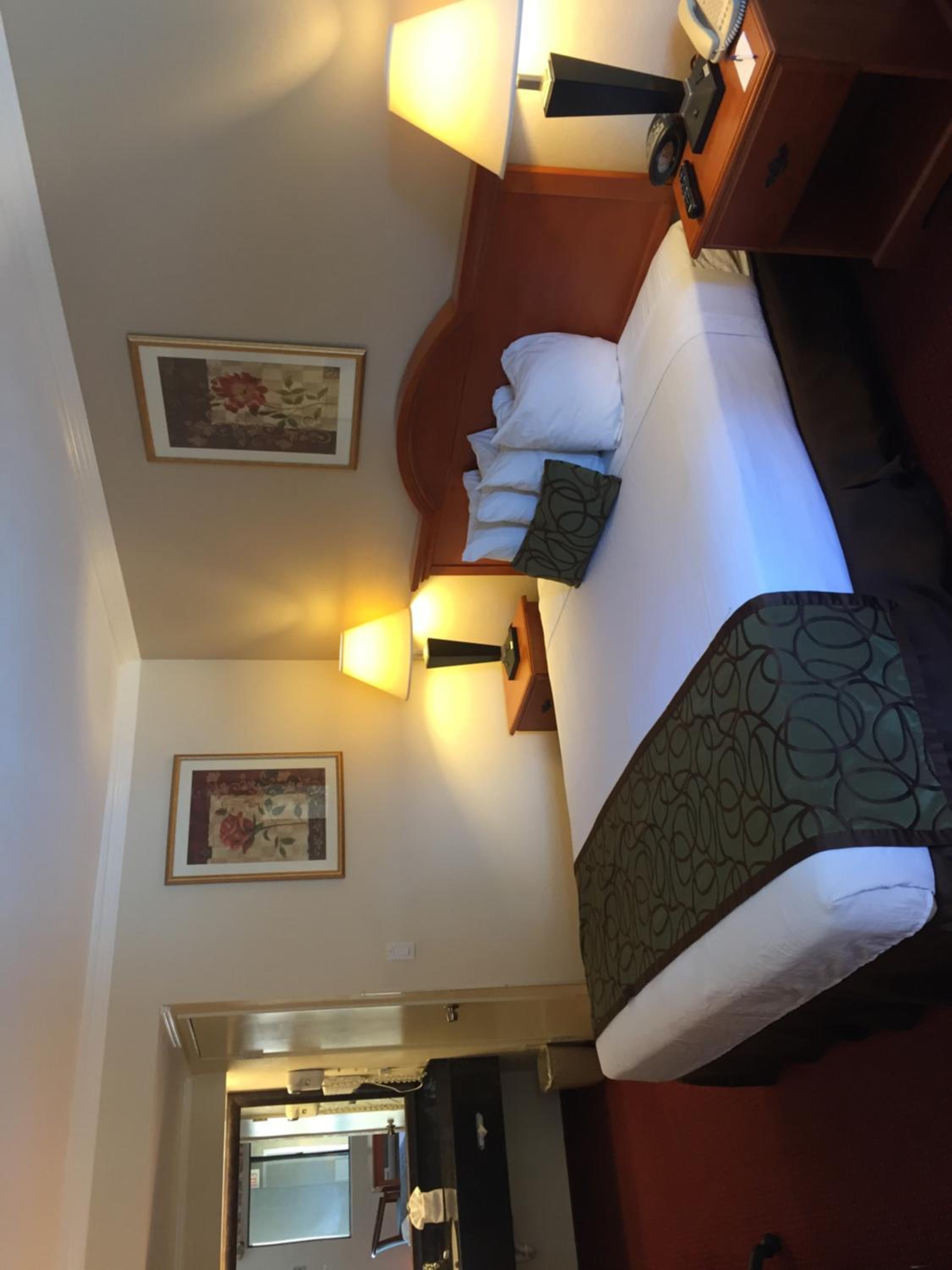 King Room - Non-Smoking - Photo 1