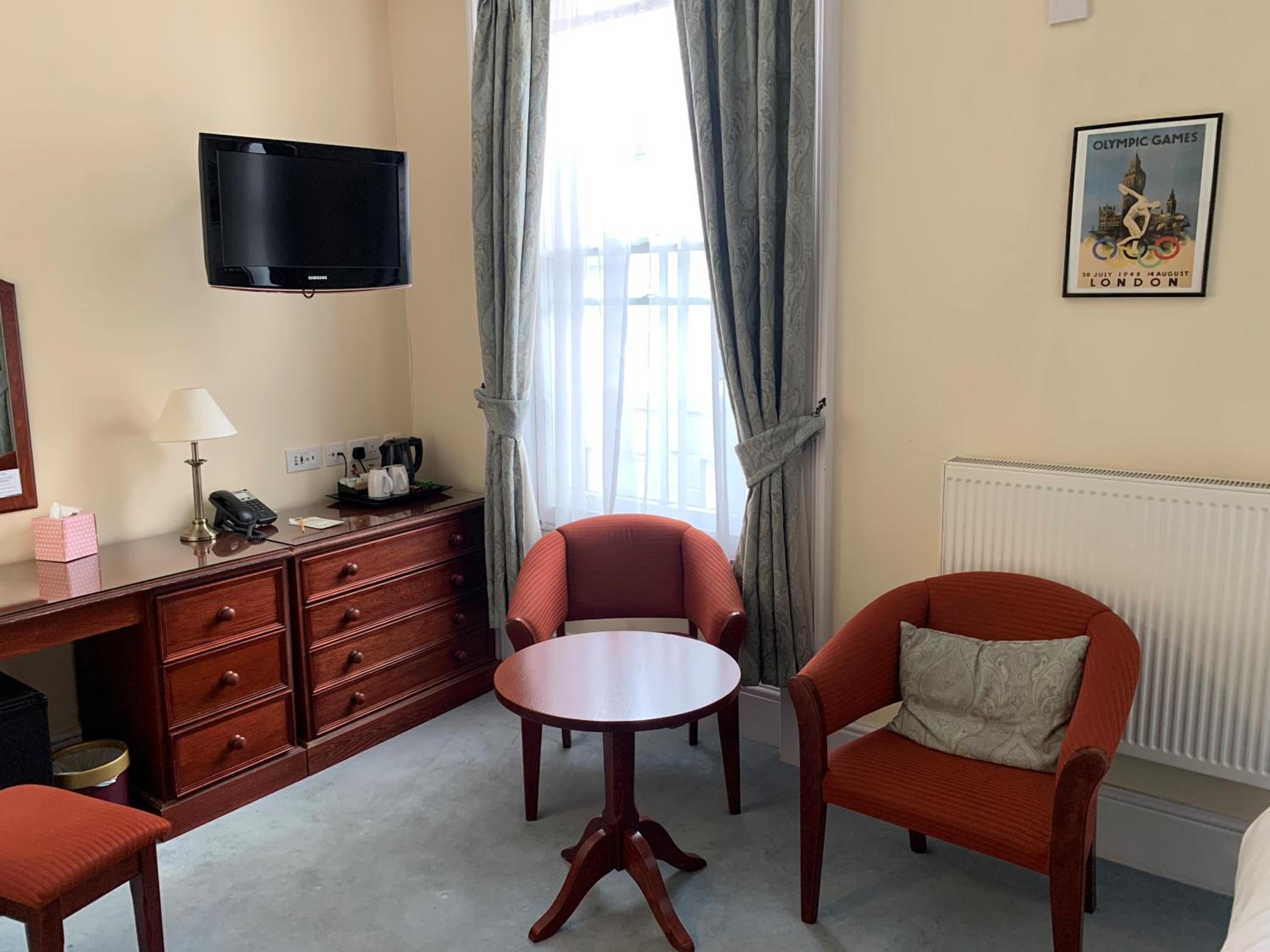 Double or Twin Room - Photo 8