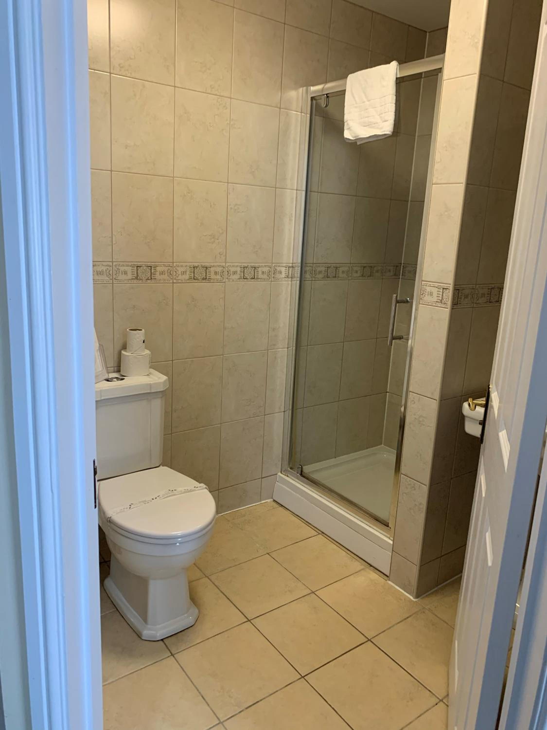 Double or Twin Room - Photo 10