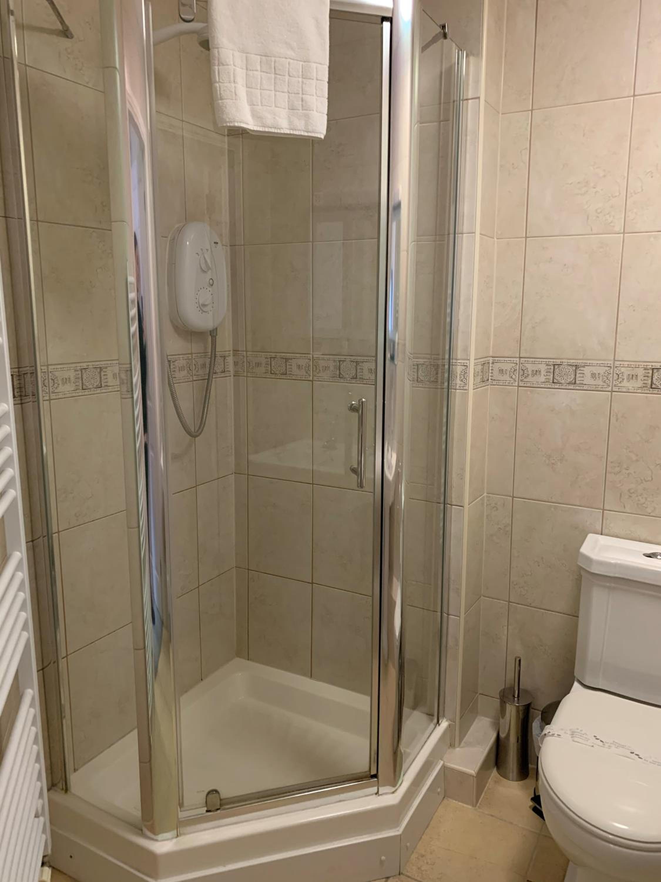 Double or Twin Room - Photo 9