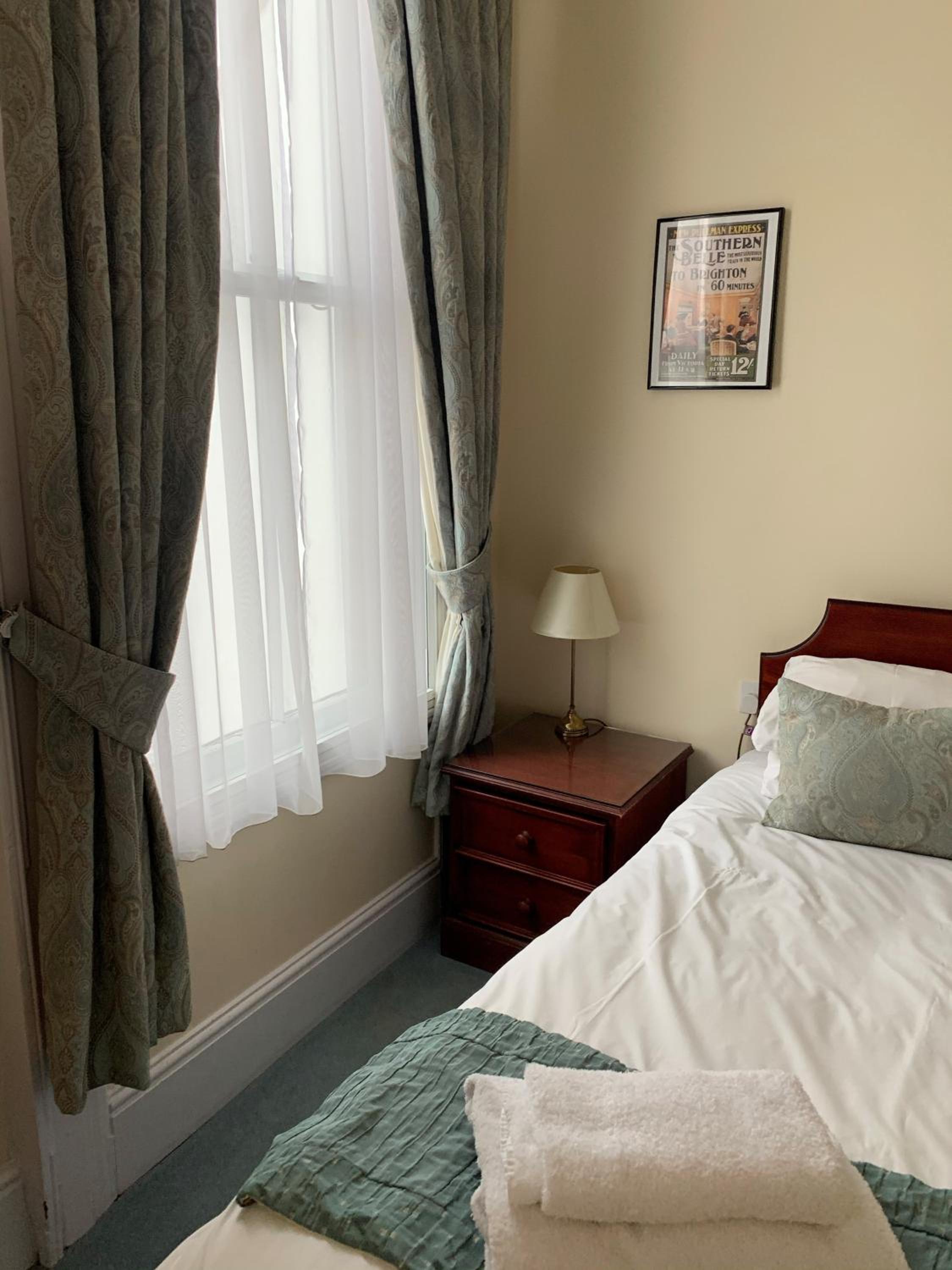 Double or Twin Room - Photo 12