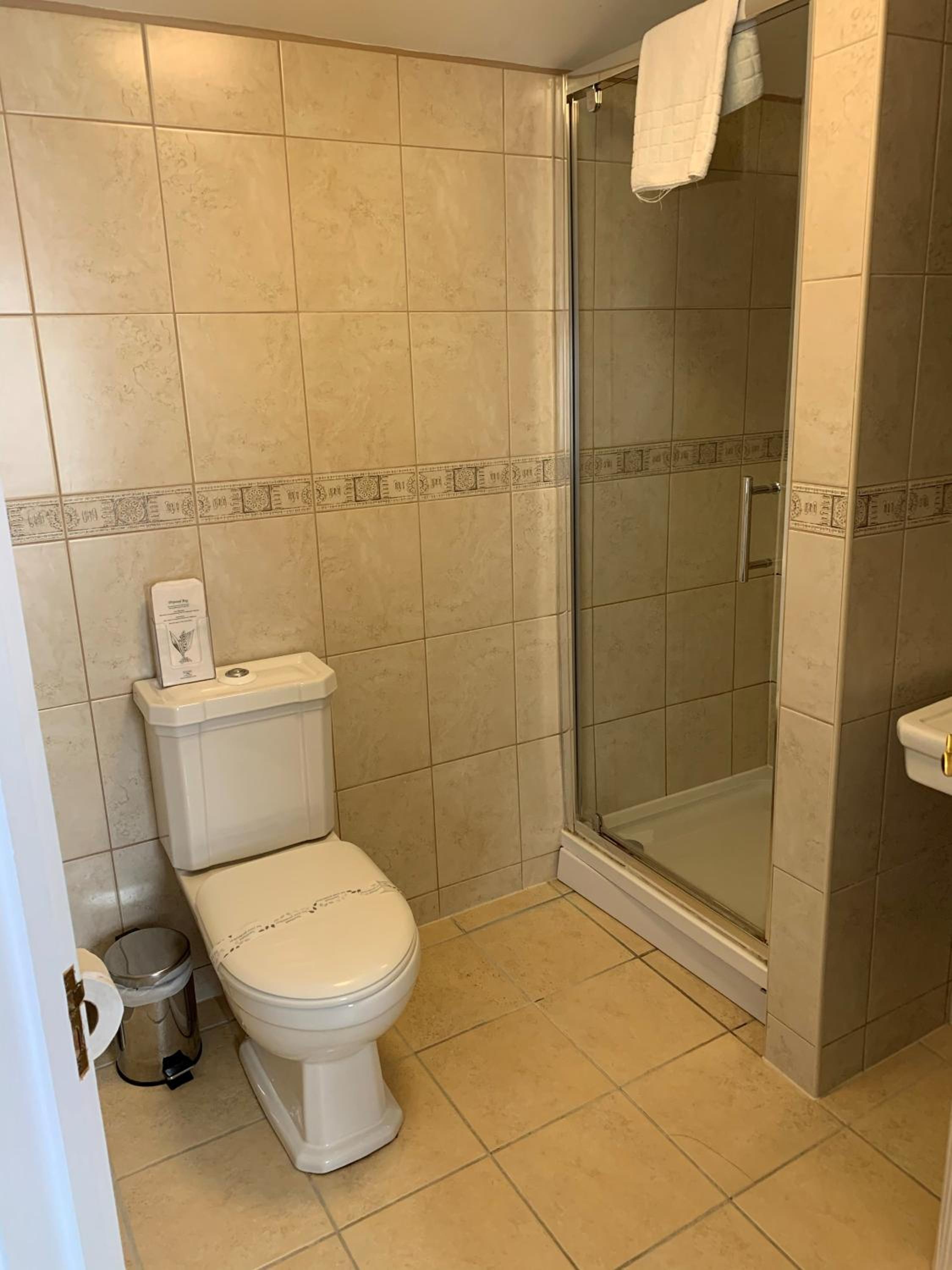 Double or Twin Room - Photo 14