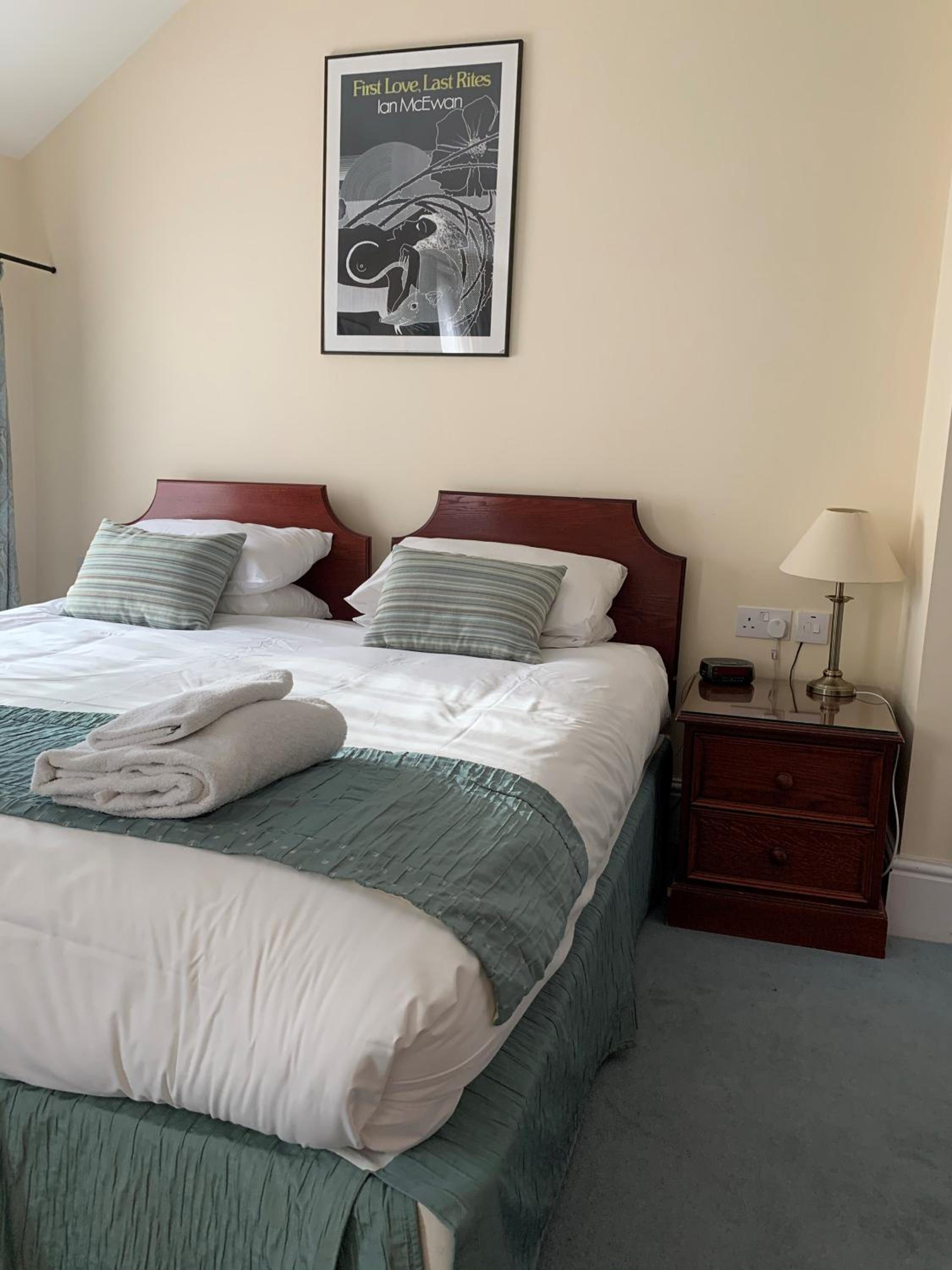Double or Twin Room - Photo 2