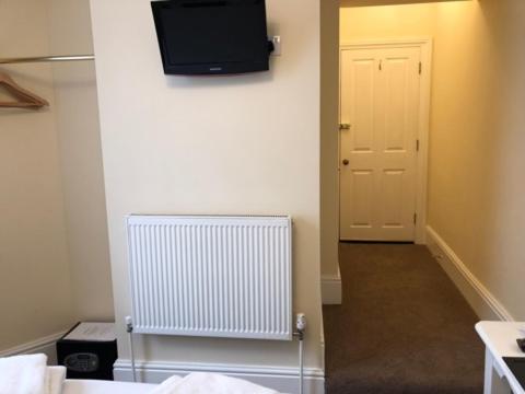 Small Double Room - Photo 6