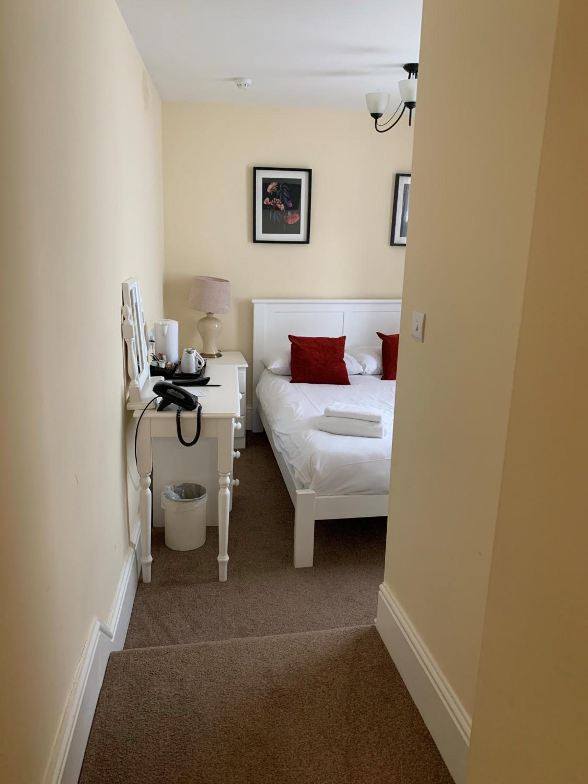 Small Double Room - Photo 11