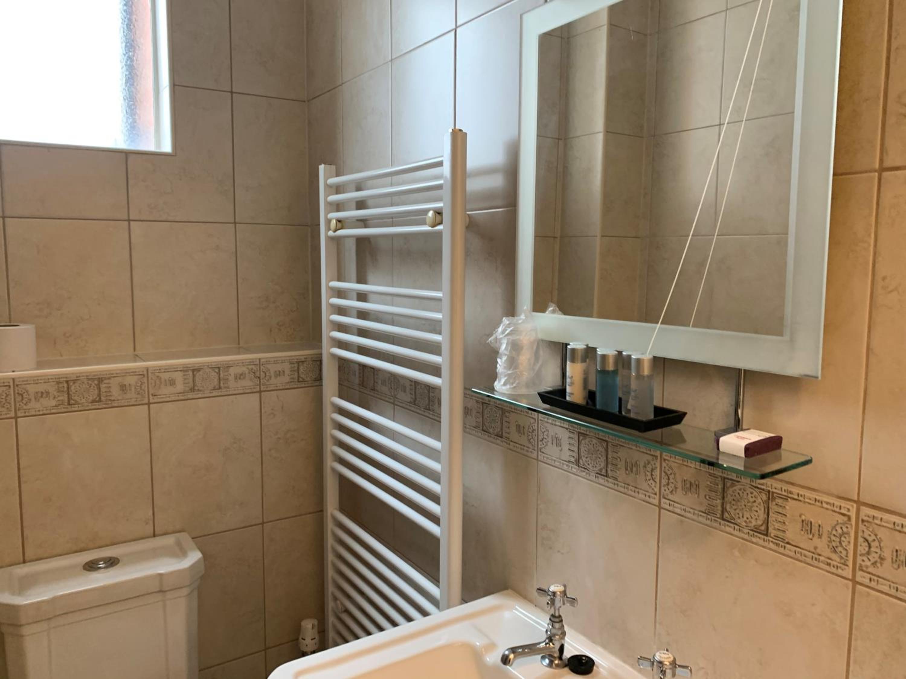 Small Double Room - Photo 12