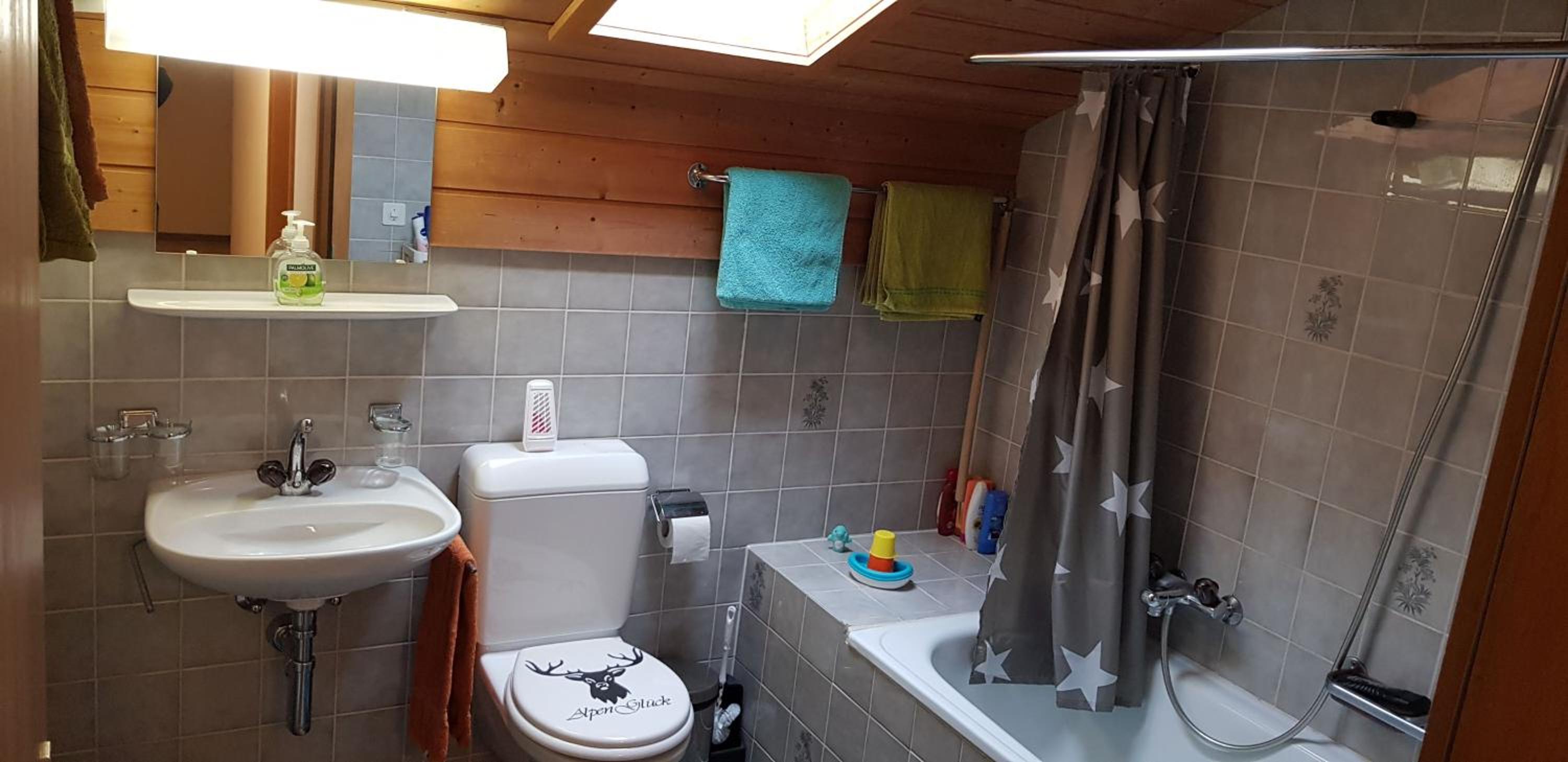 Two-Bedroom Apartment with Bath photo 2
