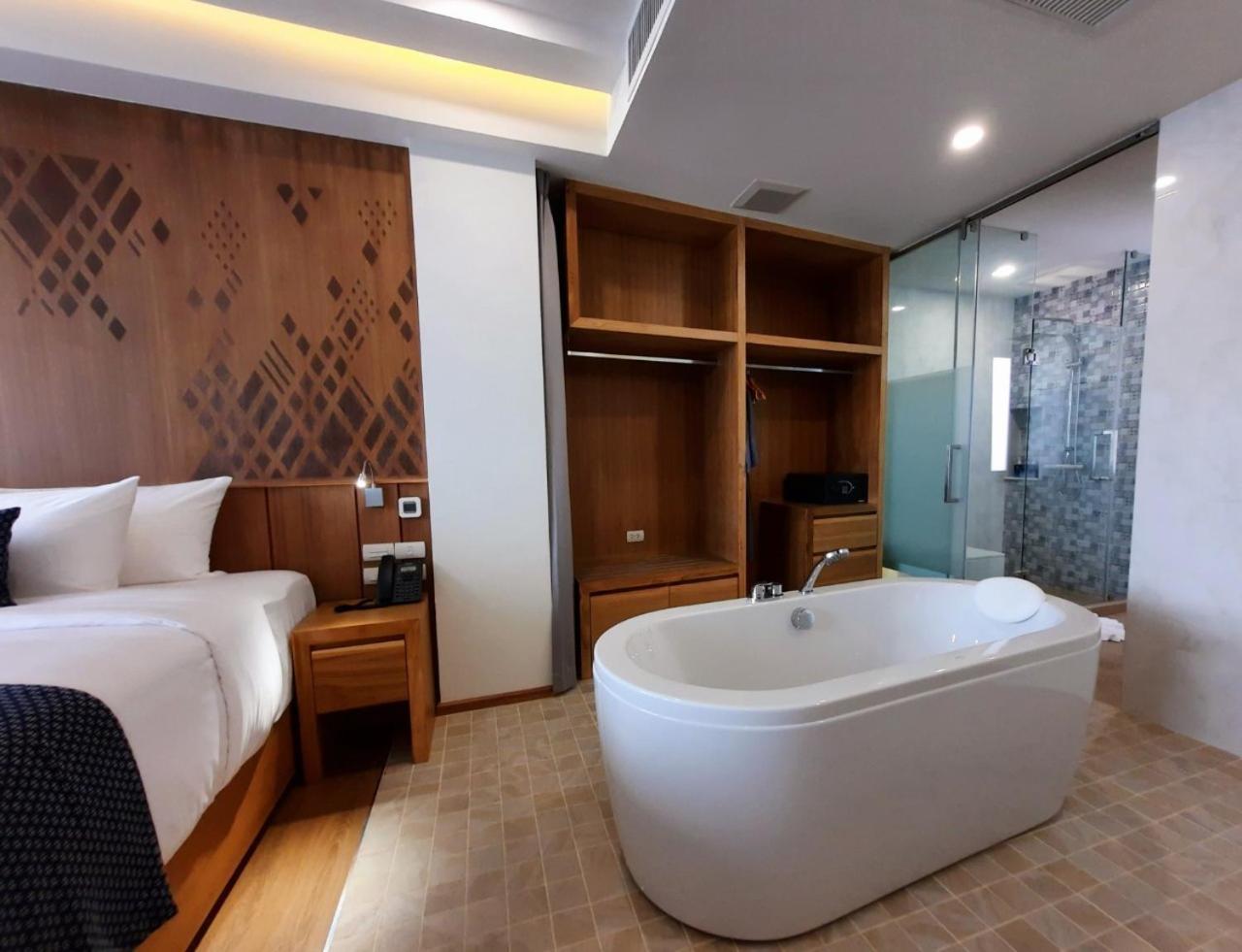 Deluxe Double or Twin Room with Balcony - Photo 3