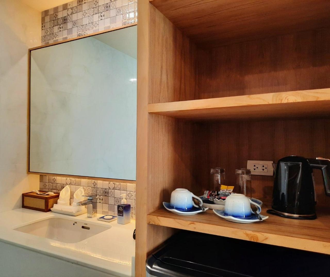 Grand Deluxe Double Room with Bath - Photo 6