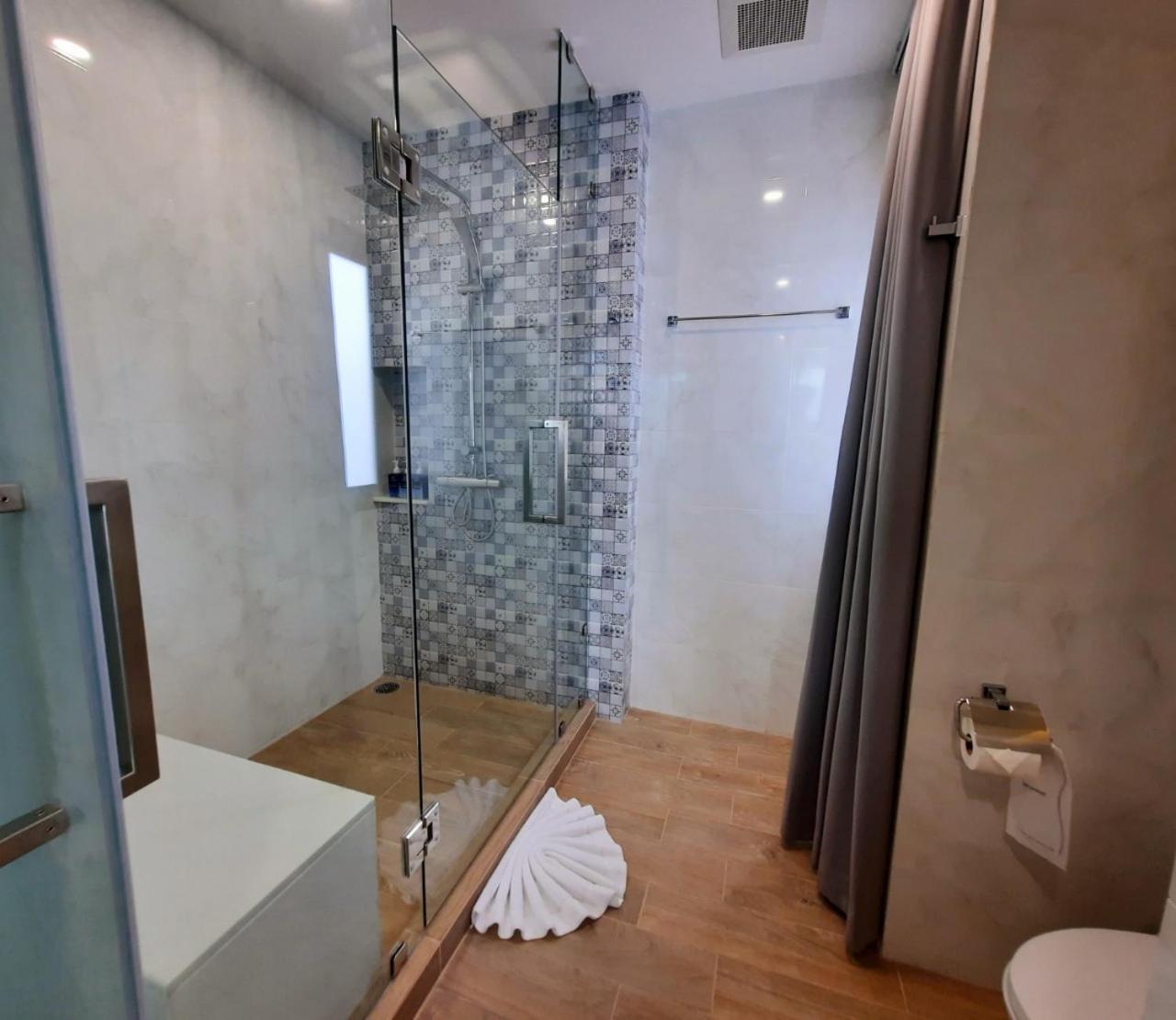 Grand Deluxe Double Room with Bath - Photo 3