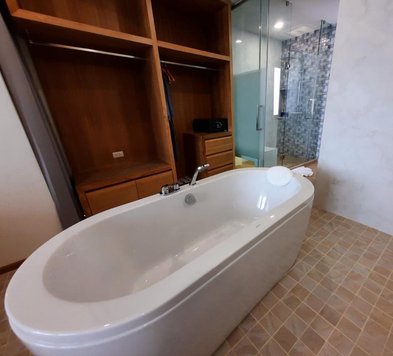 Grand Deluxe Double Room with Bath - Photo 7