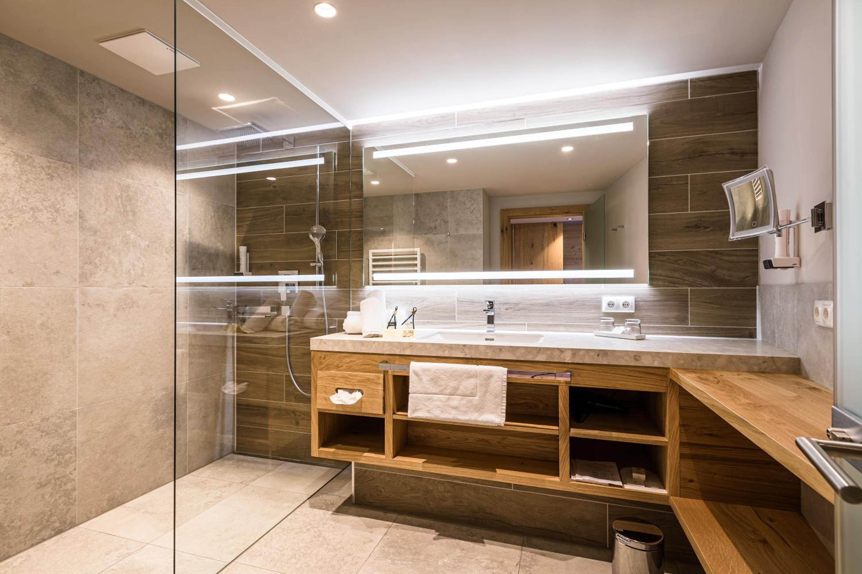 Suite with Mountain View - Photo 4