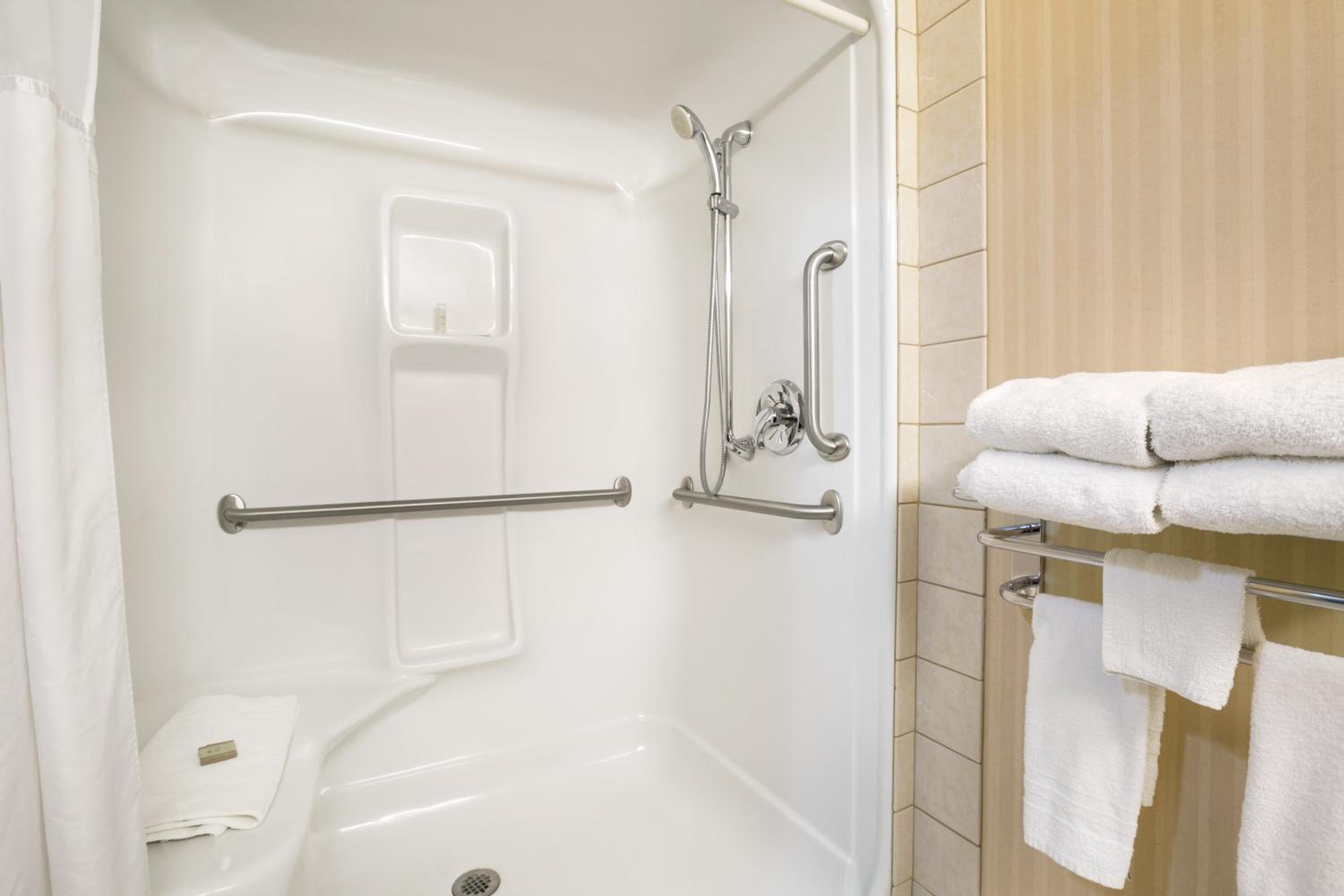 Queen Room - Mobility Access/Non-Smoking - Photo 3
