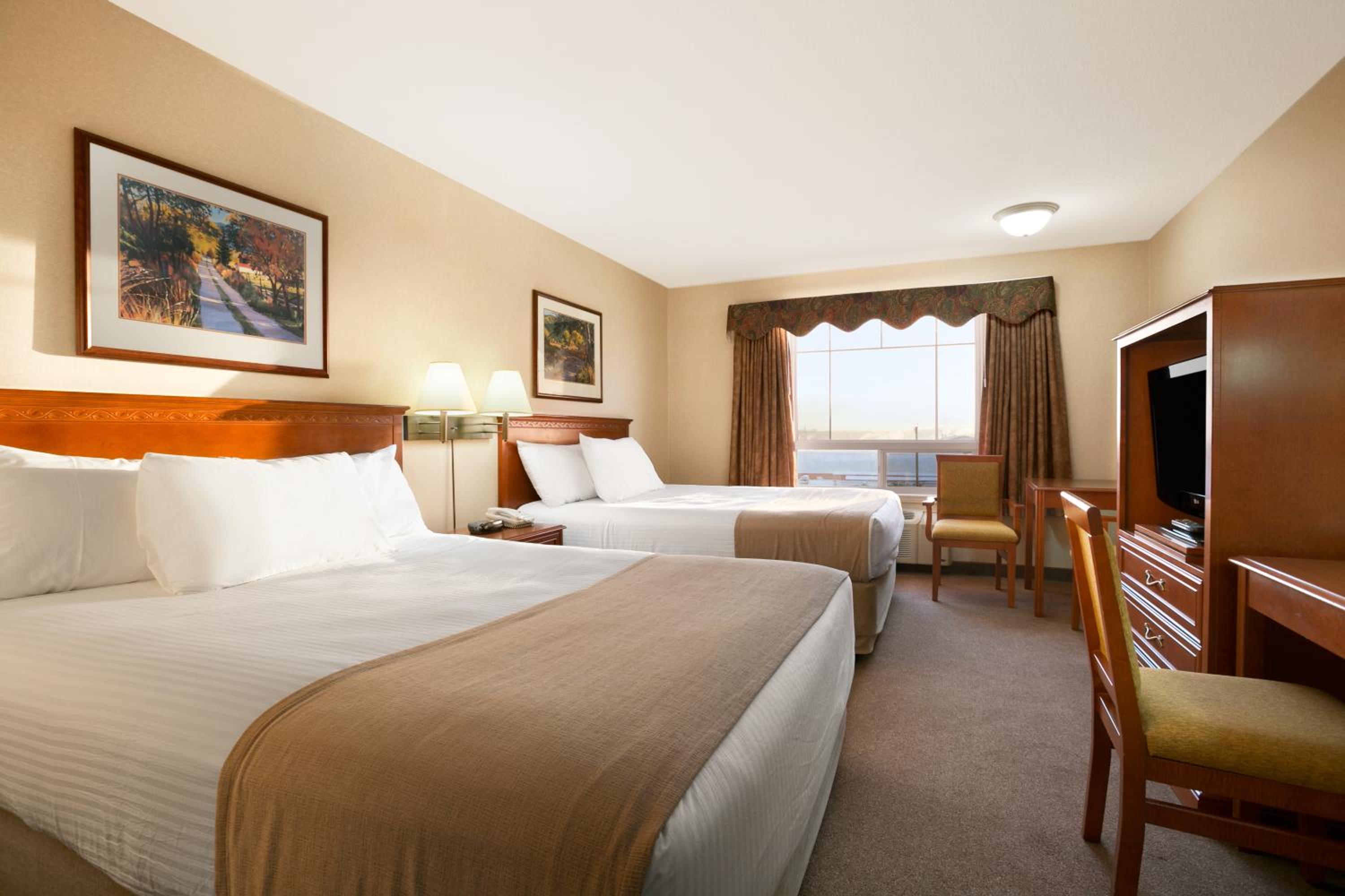 Queen Room with Two Queen Beds - Non-Smoking - Photo 1