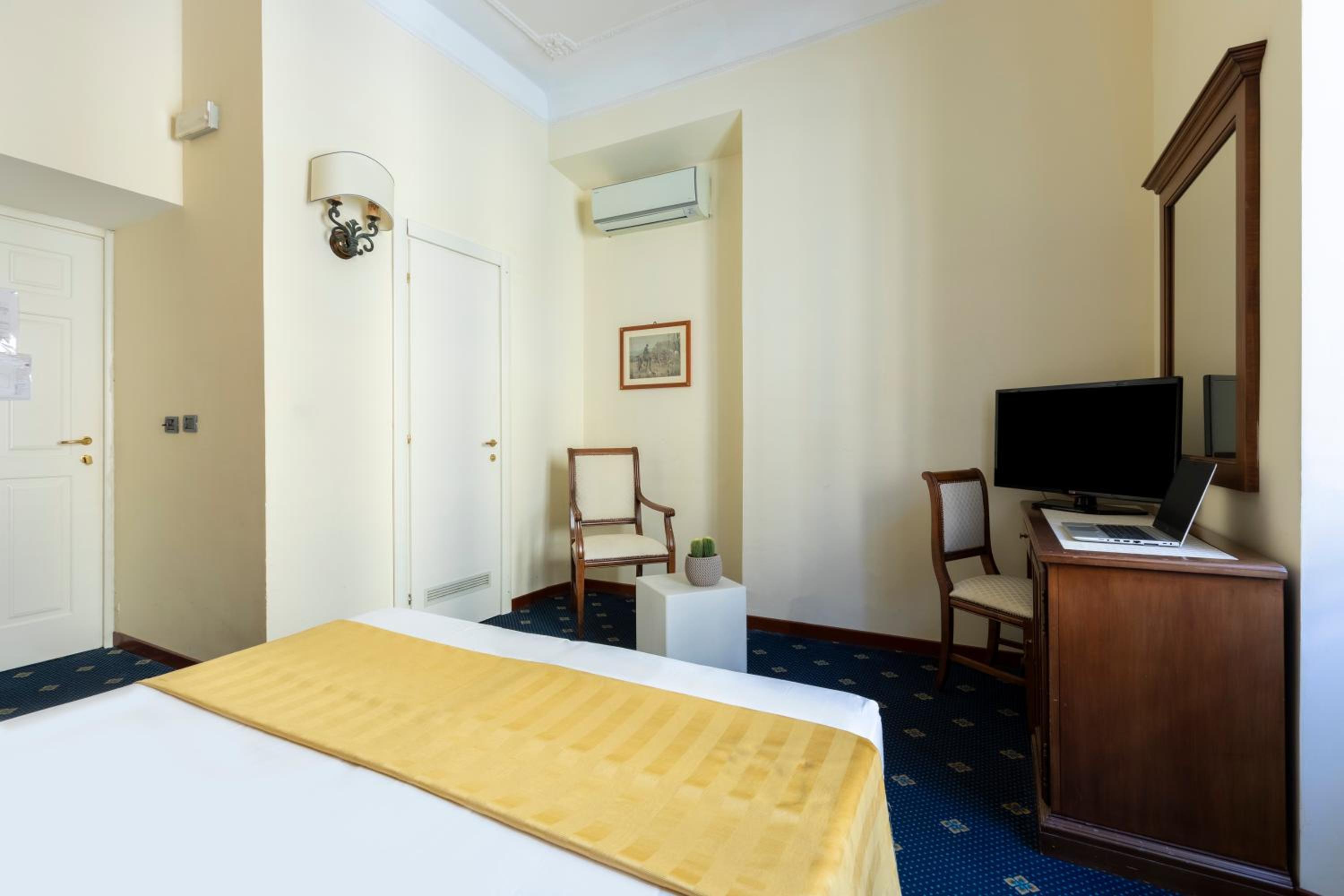 Double or Twin Room photo 3