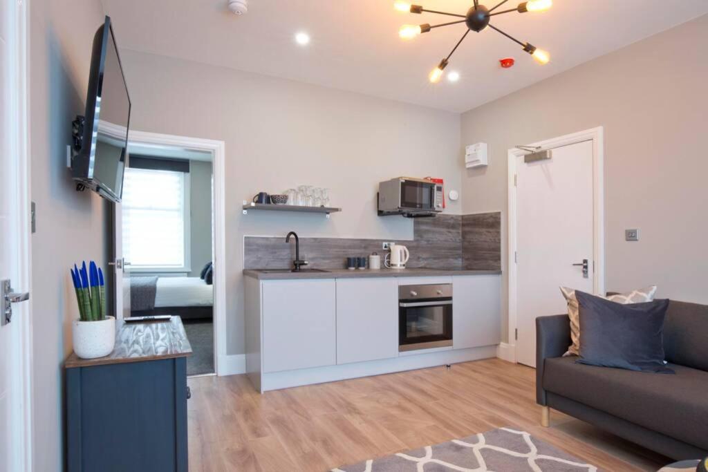 One-Bedroom Apartment - Photo 2