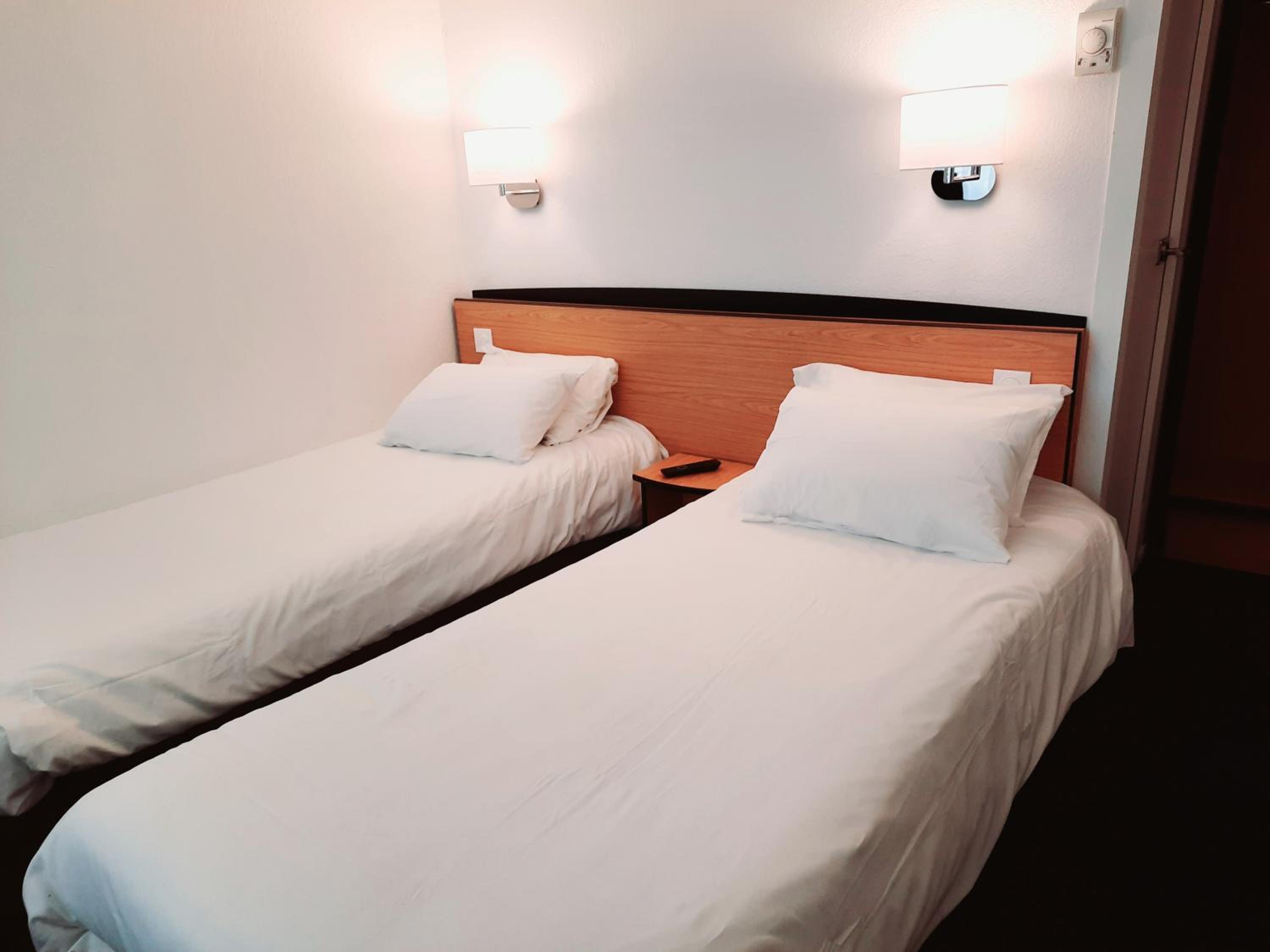 Twin Room - Photo 5