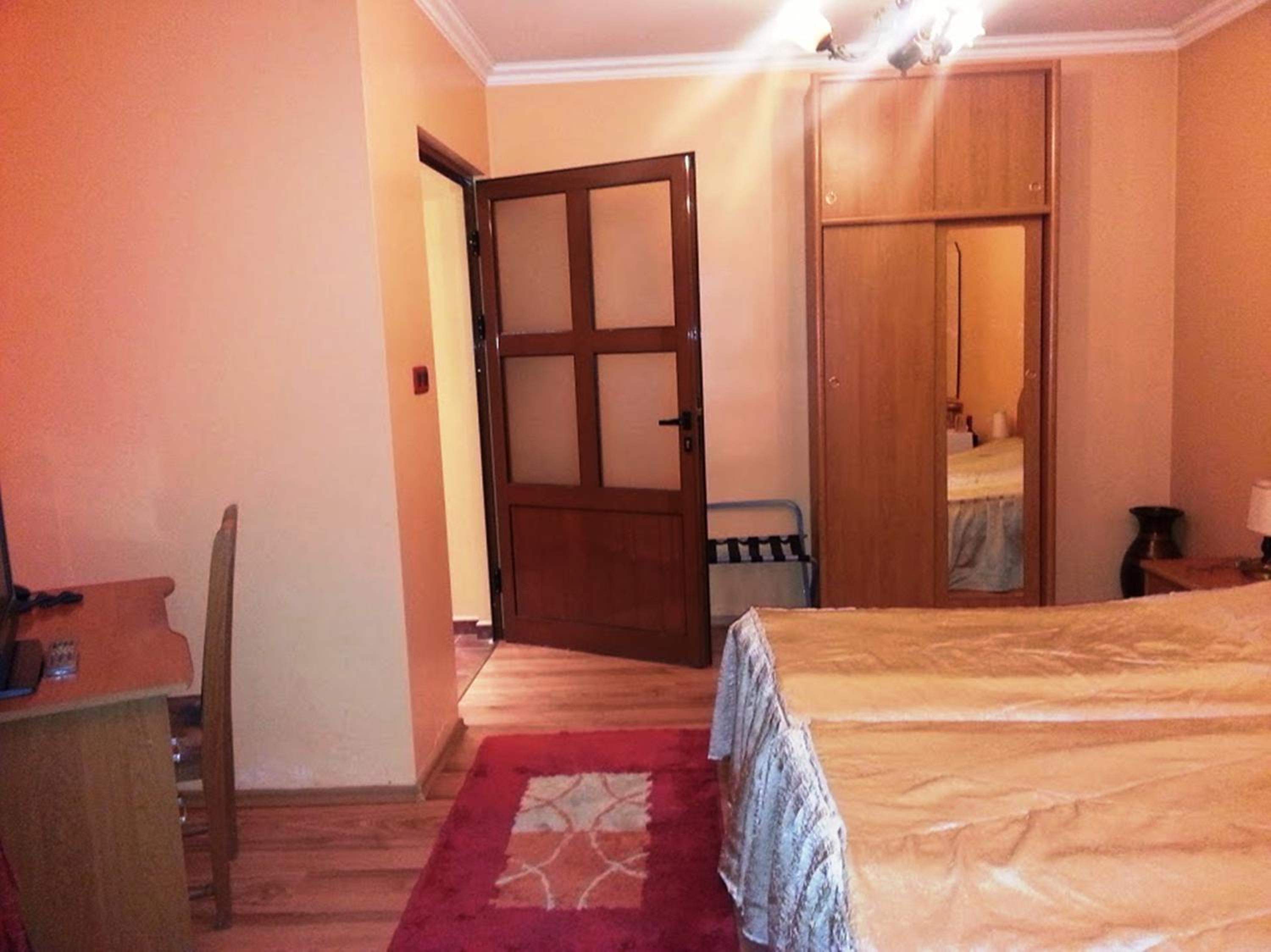 Twin Room - Disability Access - Photo 2