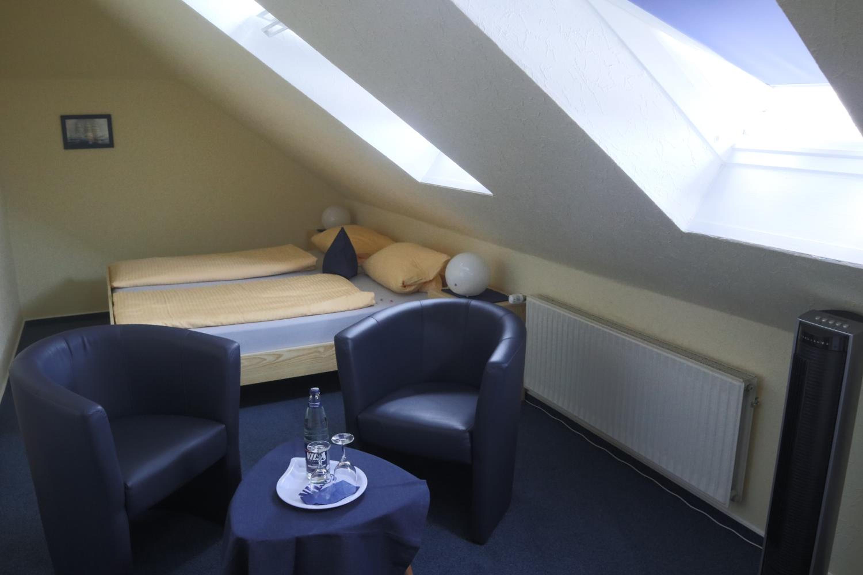 Economy Double Room photo 2