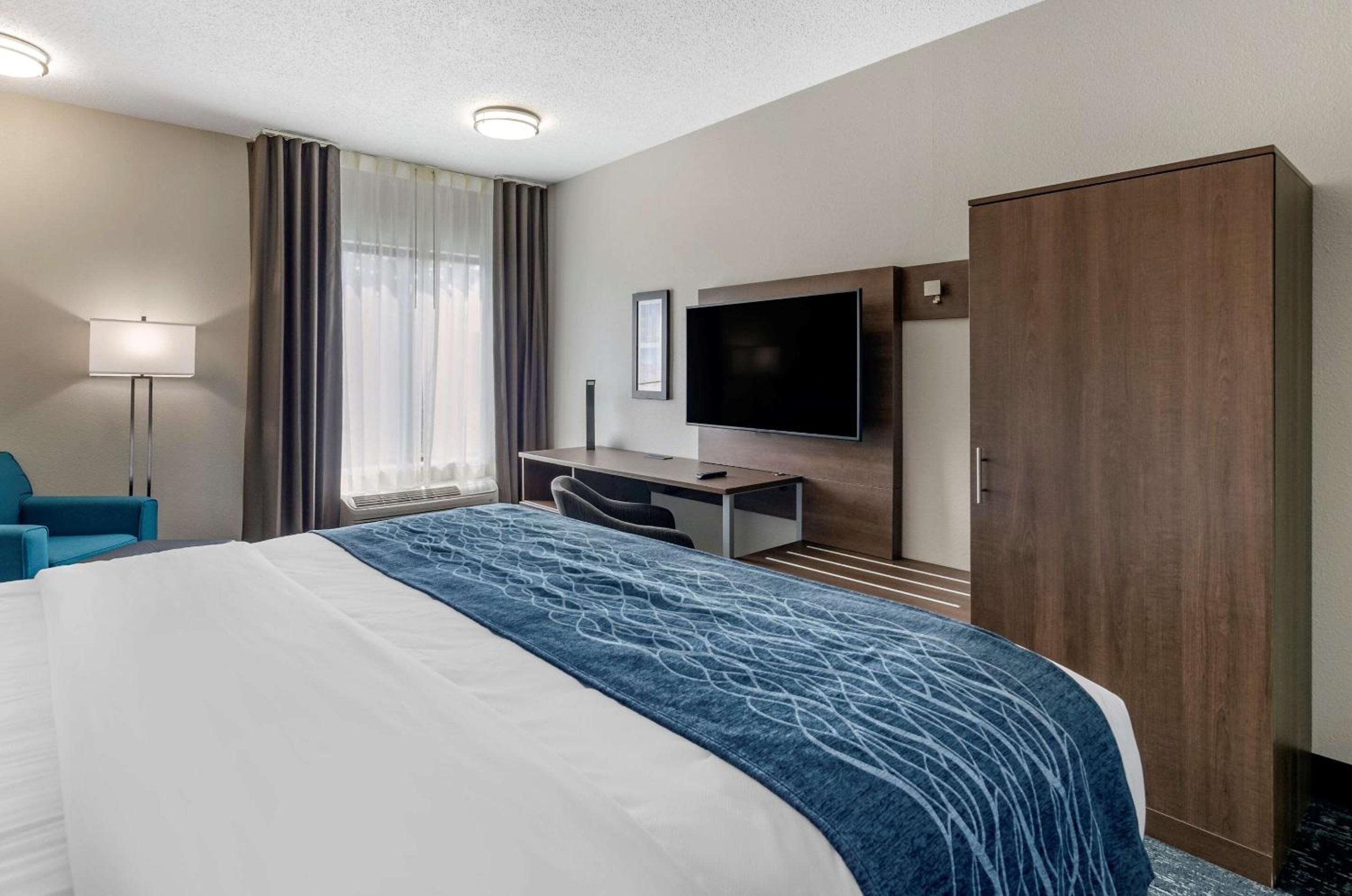 Standard King Room - Non-Smoking  - Photo 5