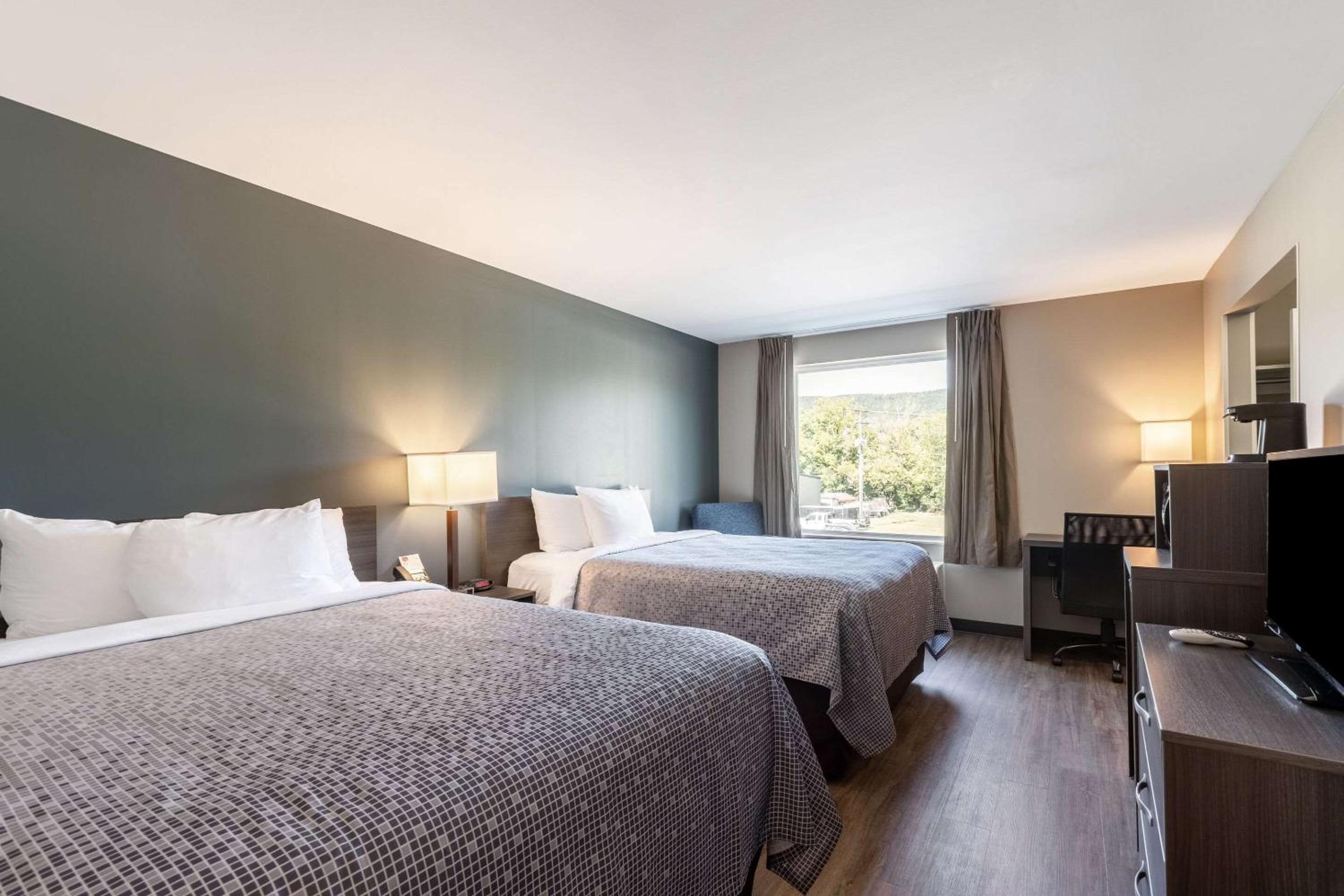 Standard Queen Room with Two Queen Beds - Non-Smoking - Photo 1